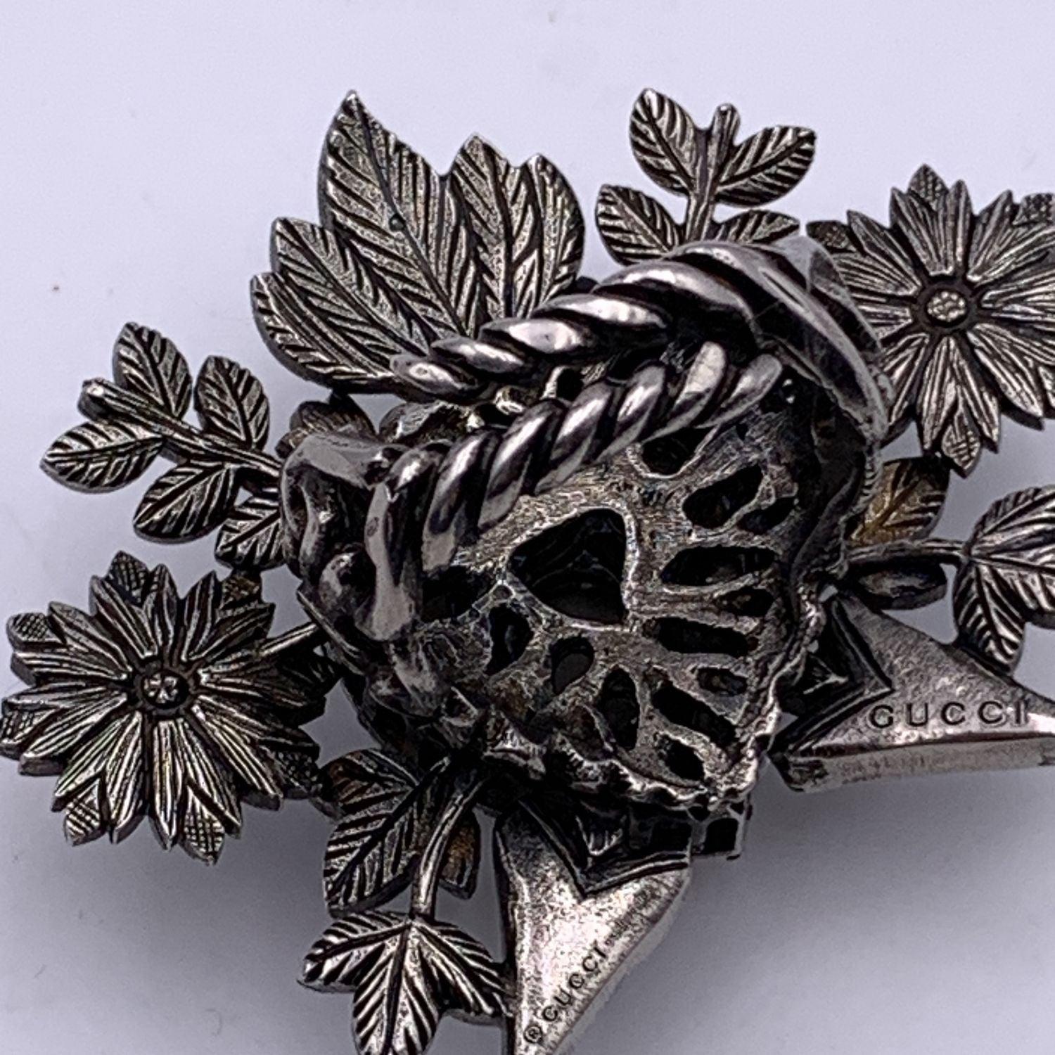 Gucci, bague fantaisie en métal argenté vieilli, laiton et cristal, taille M en vente 2