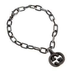 Bracciale a catena con G intrecciata in argento 925 invecchiato di Gucci