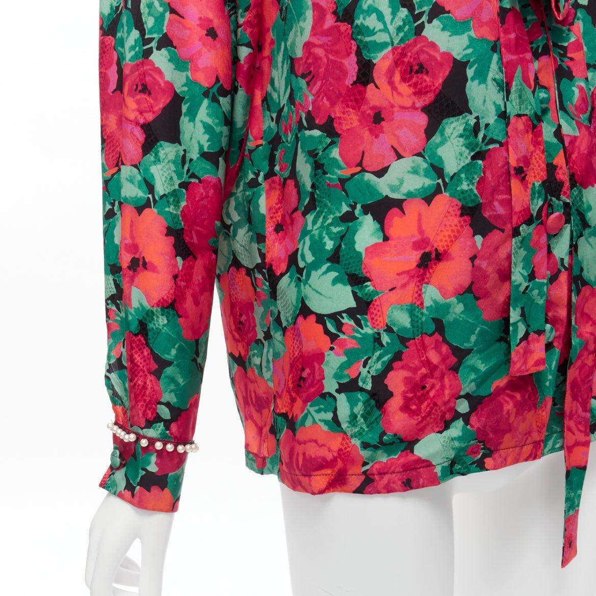 GUCCI ALESSANDRO MICHELE 2016 red green floral GG pearl bow silk shirt IT38 XS For Sale 3