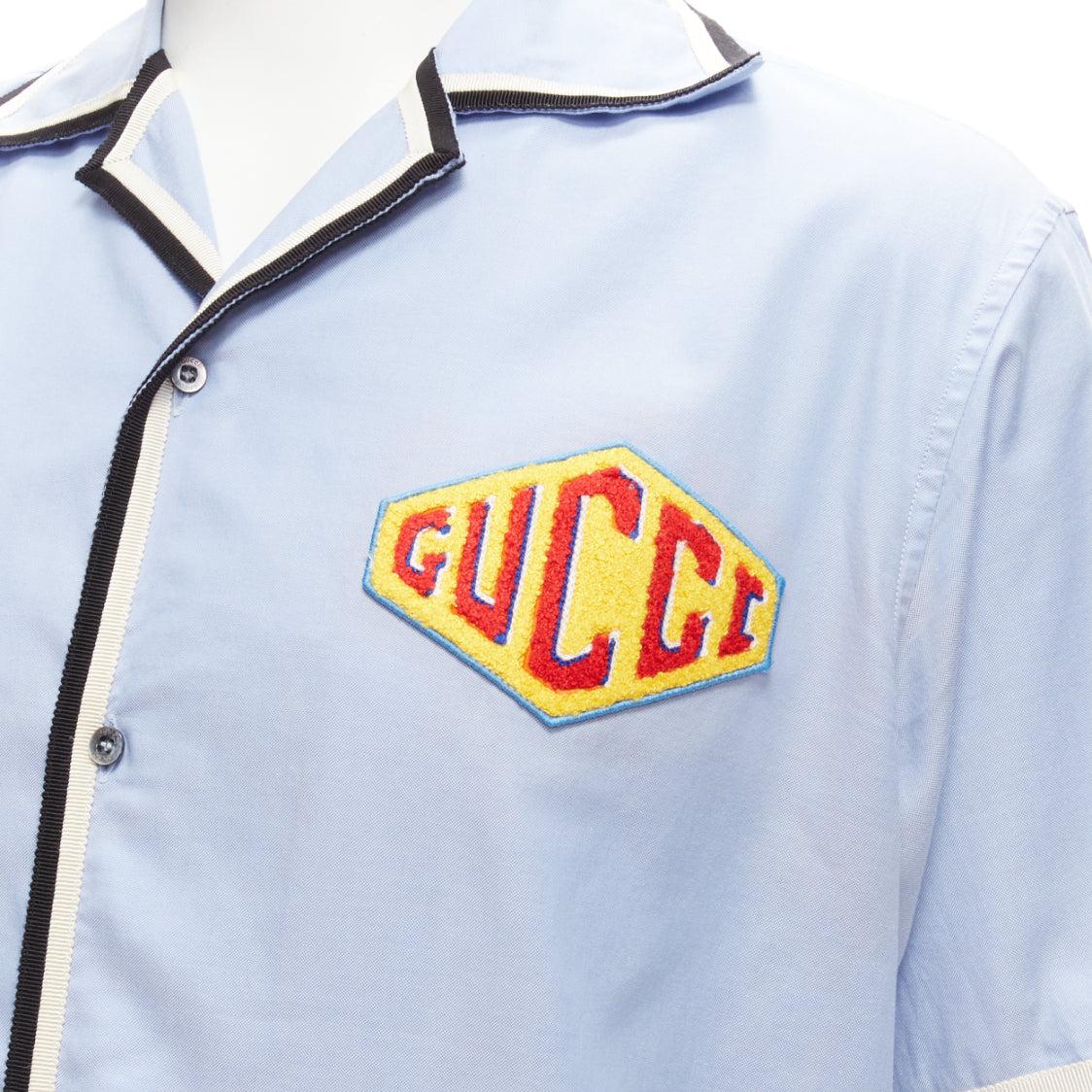 GUCCI Alessandro Michele 2017 blue teddy logo trimmed short sleeve shirt IT46 M
Reference: JSLE/A00052
Brand: Gucci
Designer: Alessandro Michele
Collection: 2017
Material: Cotton
Color: Blue, Yellow
Pattern: Solid
Closure: Button
Extra Details: