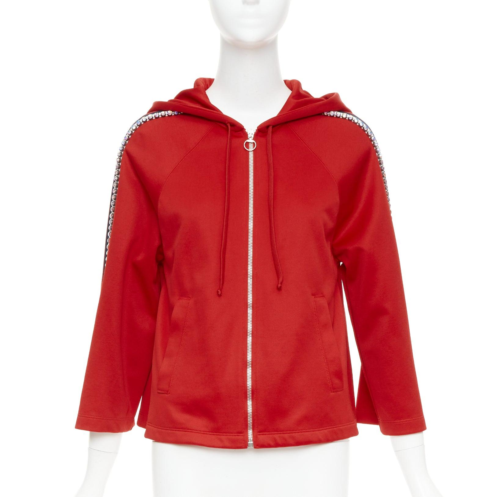 GUCCI Alessandro Michele 2018 rot Strass Kristall ausgestellte Trainingsjacke XS im Zustand „Neu“ im Angebot in Hong Kong, NT