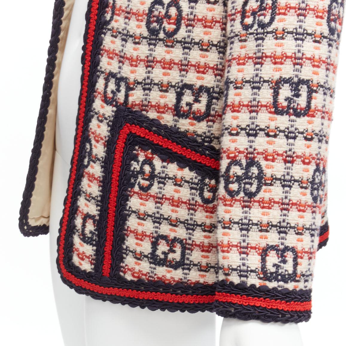 GUCCI Alessandro Michele 2020 beige GG logo red web trim tweed blazer IT40 S
Reference: TGAS/D00537
Brand: Gucci
Designer: Alessandro Michele
Collection: 2020
Material: Wool, Blend
Color: Beige, Red
Pattern: Monogram
Lining: Beige Fabric
Extra