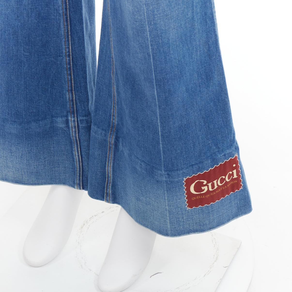 A. Michel 2021 jeans svasati in denim blu con logo rosso 25