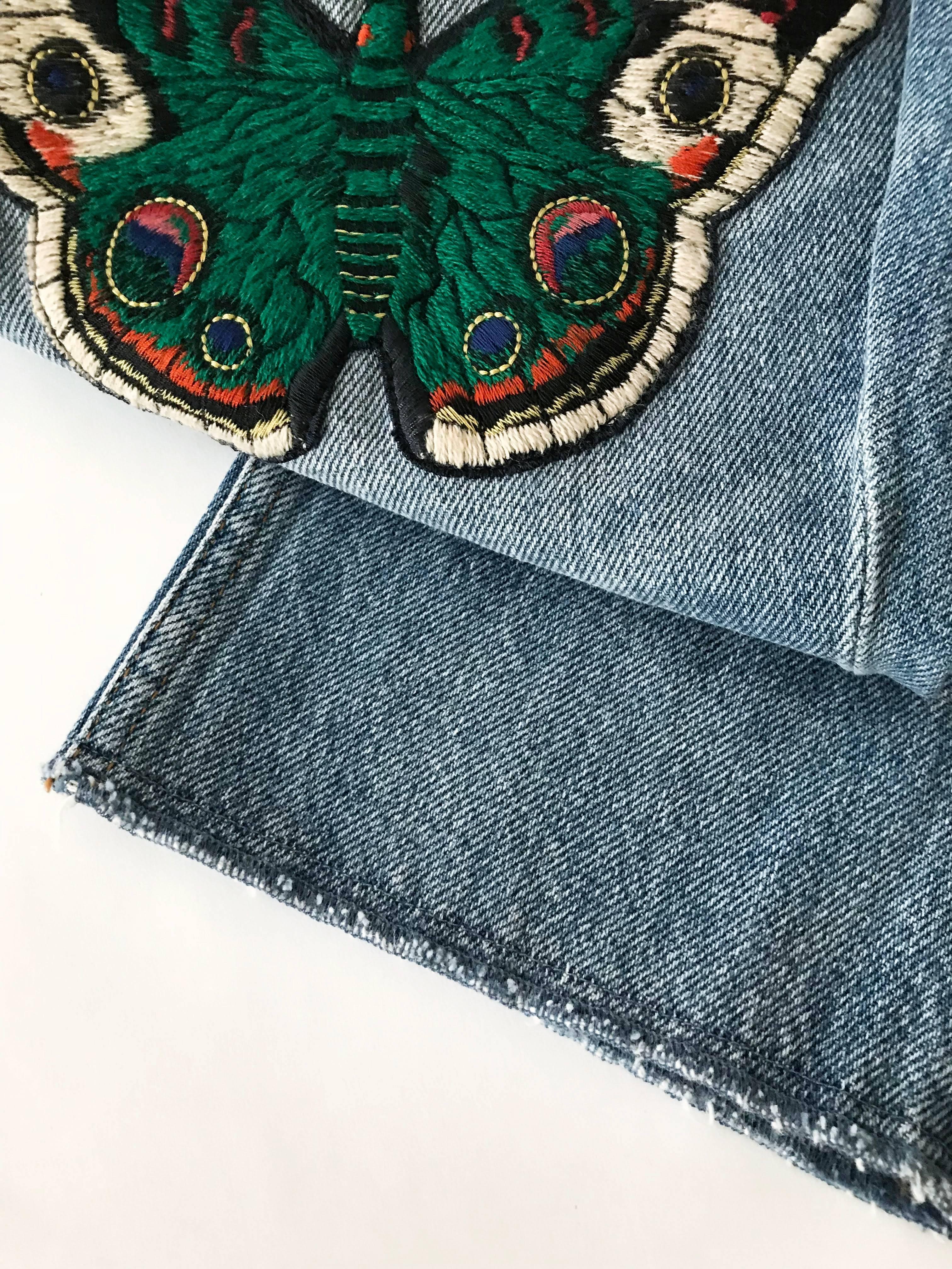 Gucci Alessandro Michele Butterfly Patch Blue Denim jeans - size 25 In Excellent Condition In Toronto, ON