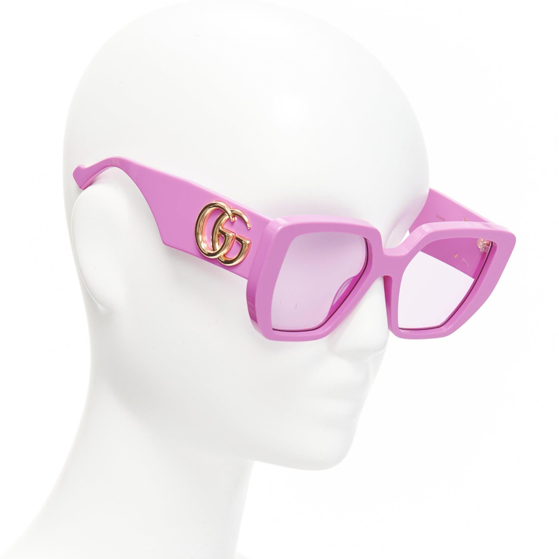 GUCCI Alessandro Michele GG0956S pink GG logo square frame oversized sunglasses
Reference: TGAS/D01033
Brand: Gucci
Designer: Alessandro Michele
Model: GG0956S
Material: Acetate
Color: Gold, Pink
Pattern: Solid
Lining: Pink Acetate
Extra Details:
