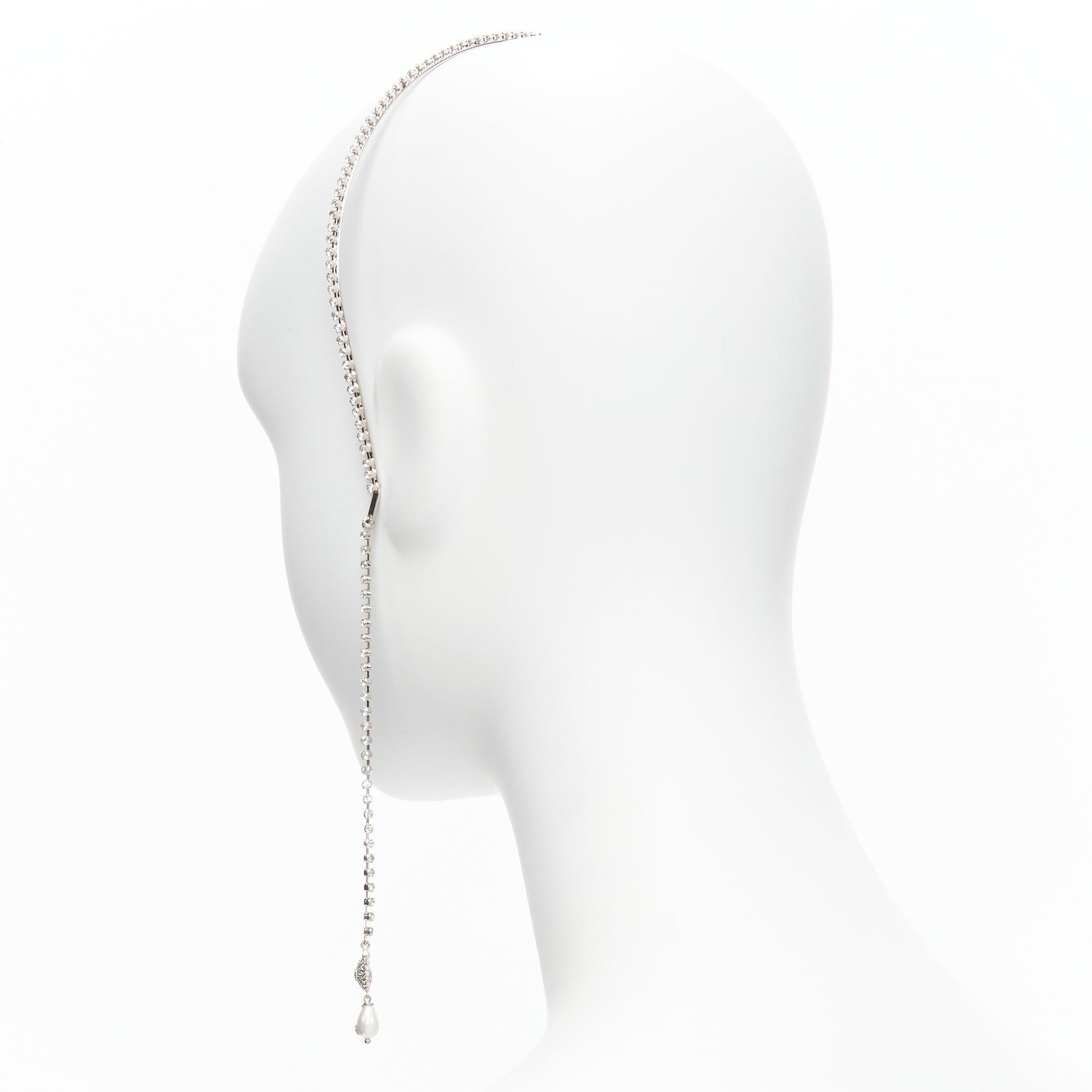 GUCCI Alessandro Michele Rosa Herzkristall-Logo-Perlen-Haarband mit baumelndem Anhänger im Angebot 2