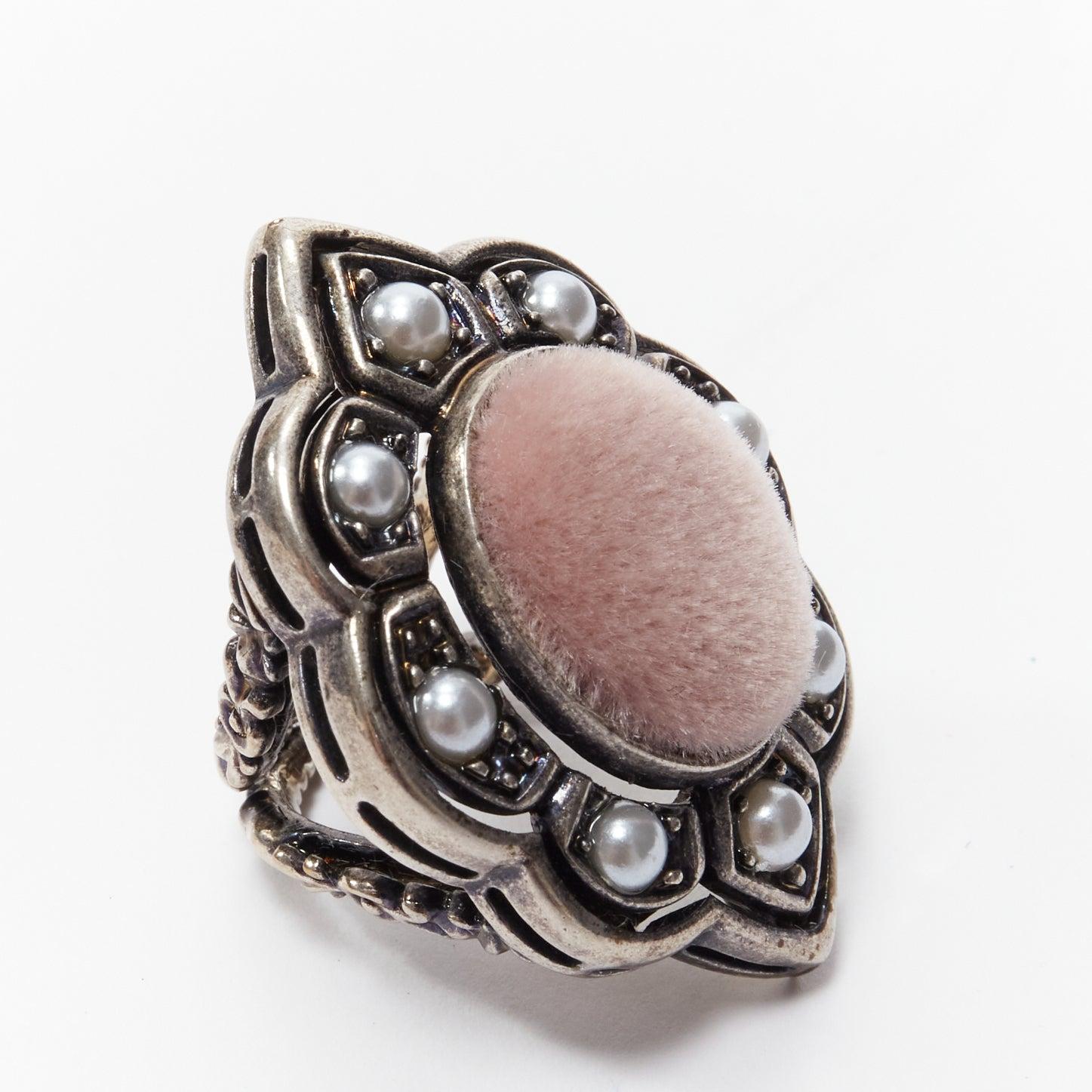 GUCCI Alessandro Michele pink velvet distressed silver oversized cocktail ring
Reference: BSHW/A00122
Brand: Gucci
Designer: Alessandro Michele
Material: Metal, Velvet
Color: Pink, Silver
Pattern: Solid
Closure: Pullover
Lining: Metallic Metal
Extra