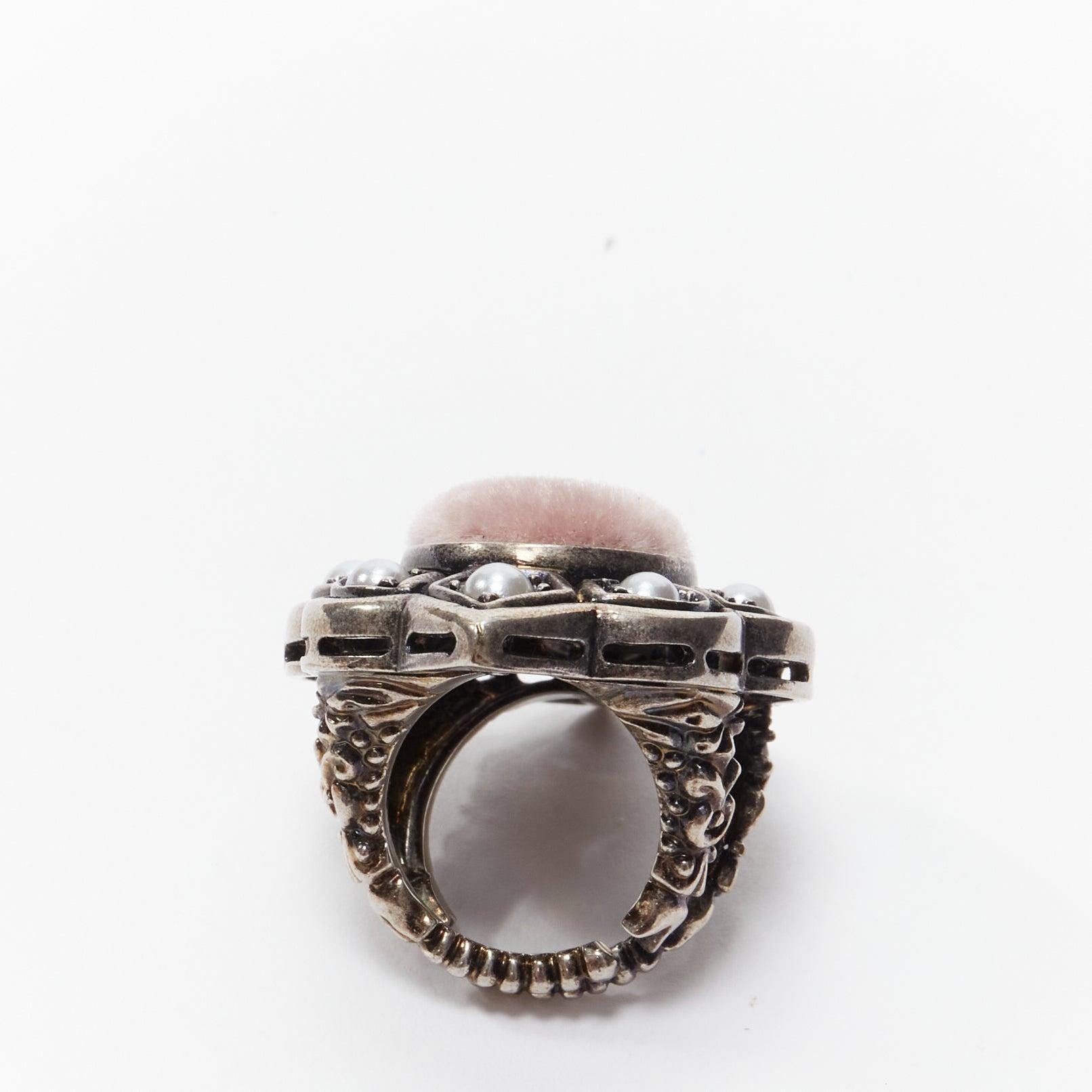 GUCCI Alessandro Michele pink velvet distressed silver oversized cocktail ring In Excellent Condition For Sale In Hong Kong, NT