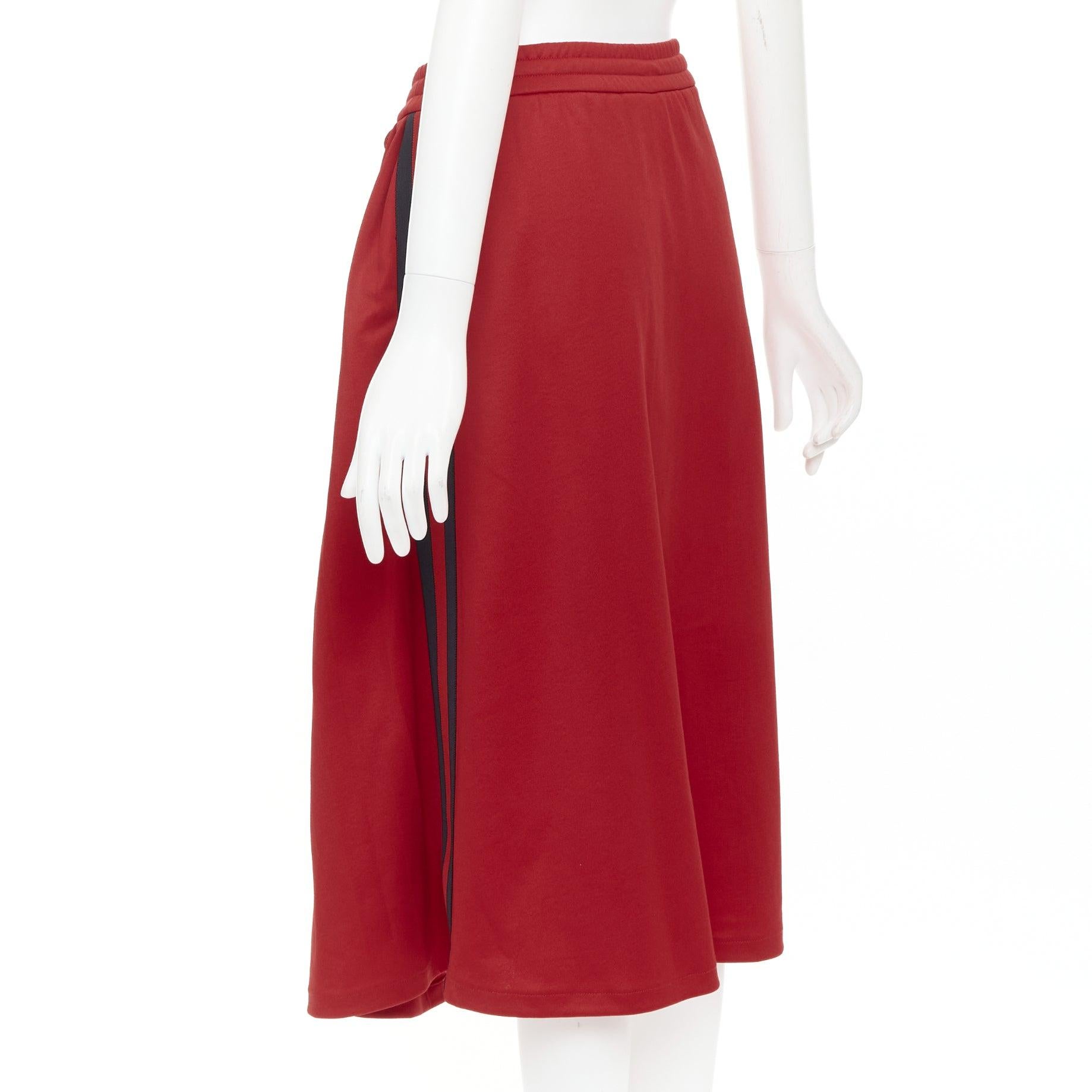 GUCCI Alessandro Michele red pleated Signature Web side track skirt XS en vente 1