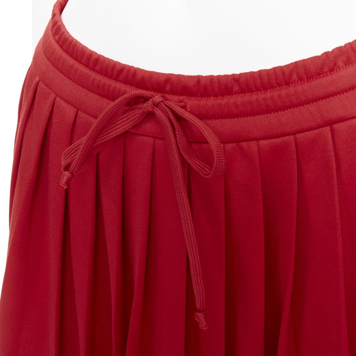 GUCCI Alessandro Michele red pleated Signature Web side track skirt XS en vente 2