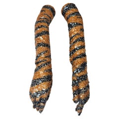 Gucci Alessandro Michele Frühjahr 2023 Look 33 Paar lange Paillettenhandschuhe Tiger