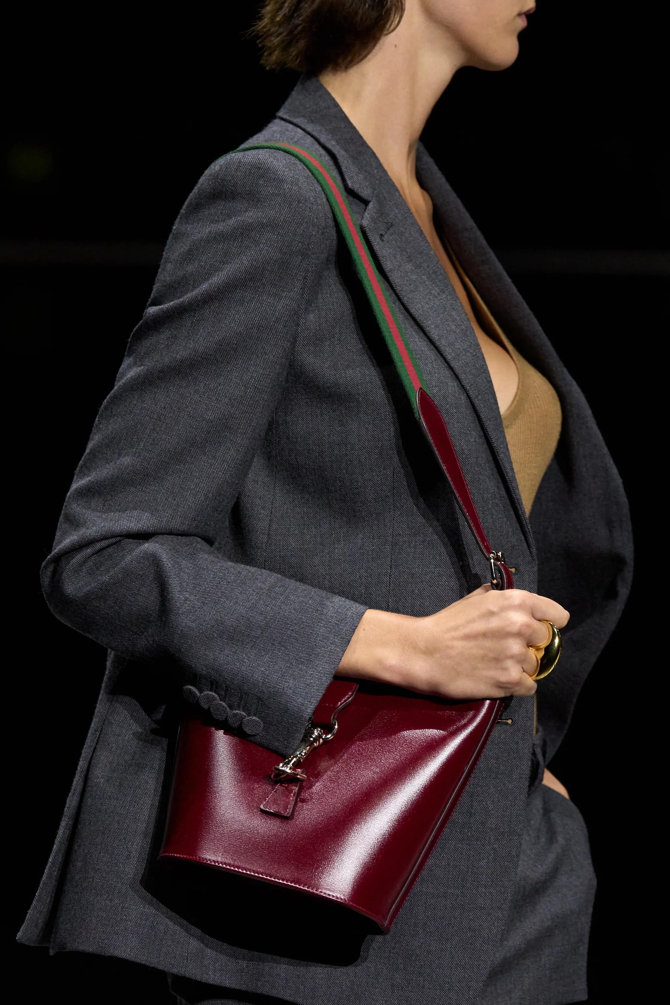 Bolso bandolera GUCCI Ancora de piel roja 2024 MINI BUCKET 4