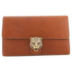 Gucci Animalier Klappe Clutch aus Leder Medium