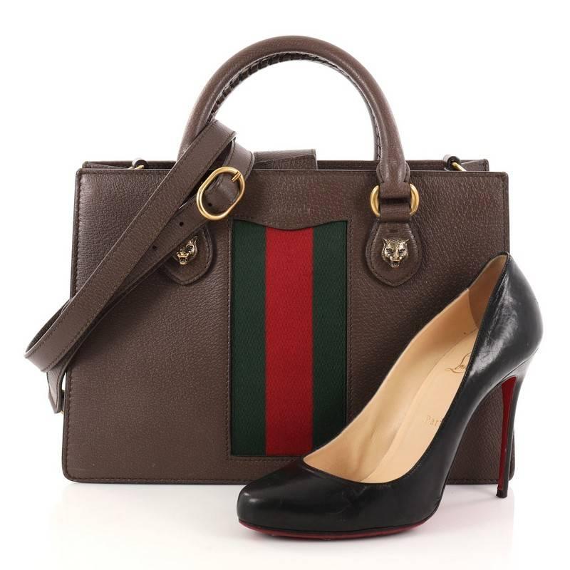 This authentic Gucci Animalier Web Top Handle Tote Leather Medium balances understated versatility with a glamorous flair. Crafted from brown leather, this stylish bag features dual rolled leather handles with whipstitched handles and animalier
