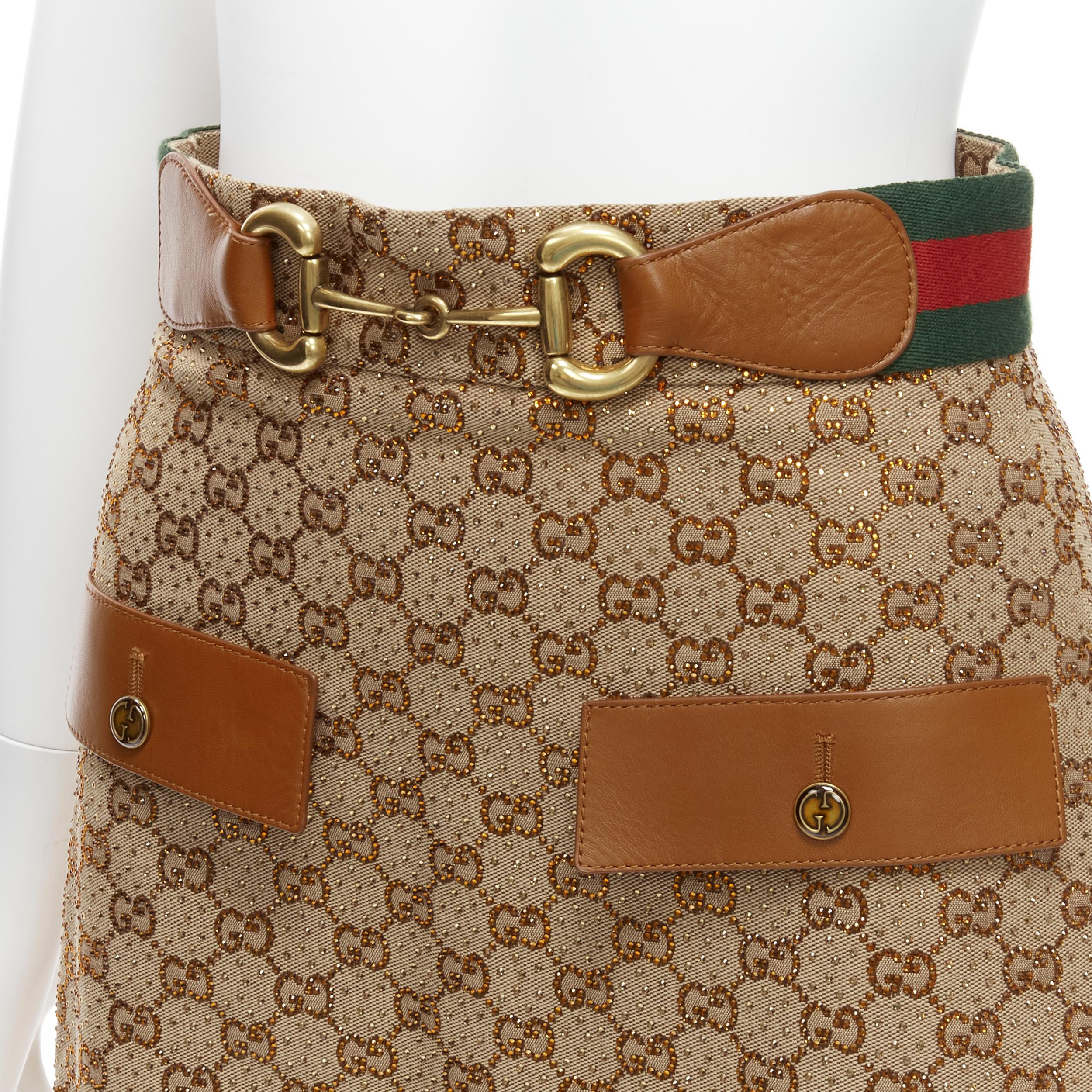 GUCCI Aria GG monogram crystal brown leather horsebit A-line midi skirt IT38 XS
Reference: AAWC/A00499
Brand: Gucci
Designer: Alessandro Michele
Collection: Aria 2022 - Runway
Material: Fabric, Leather
Color: Brown, Yellow
Pattern: Monogram
Closure: