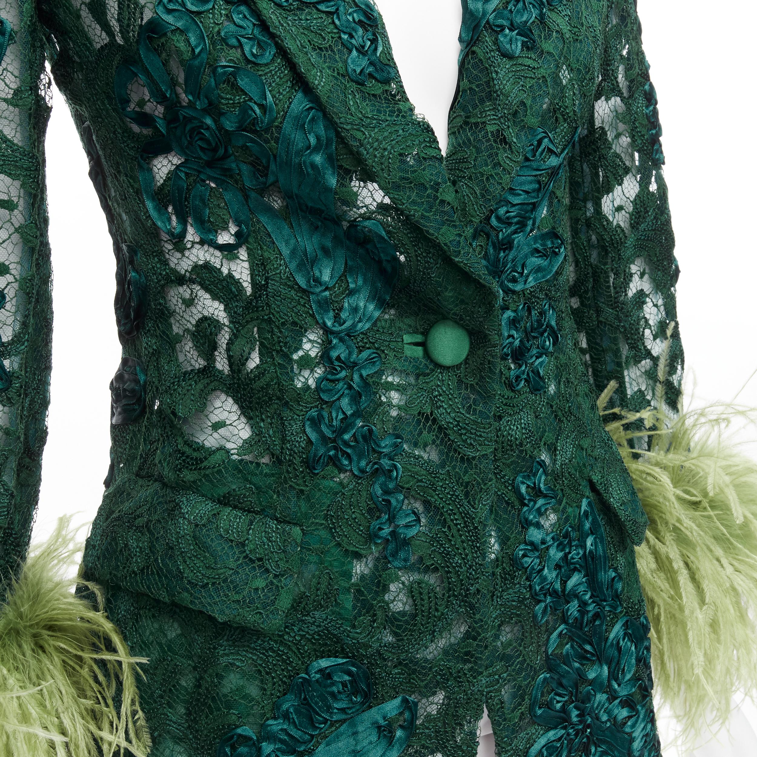 GUCCI Aria green ostrich feather cuff embellished lace sheer blazer jacket IT36 XXS
Reference: AAWC/A00485
Brand: Gucci
Designer: Alessandro Michele
Collection: Aria - Runway
Material: Viscose, Cotton, Blend
Color: Green
Pattern: Lace
Closure: