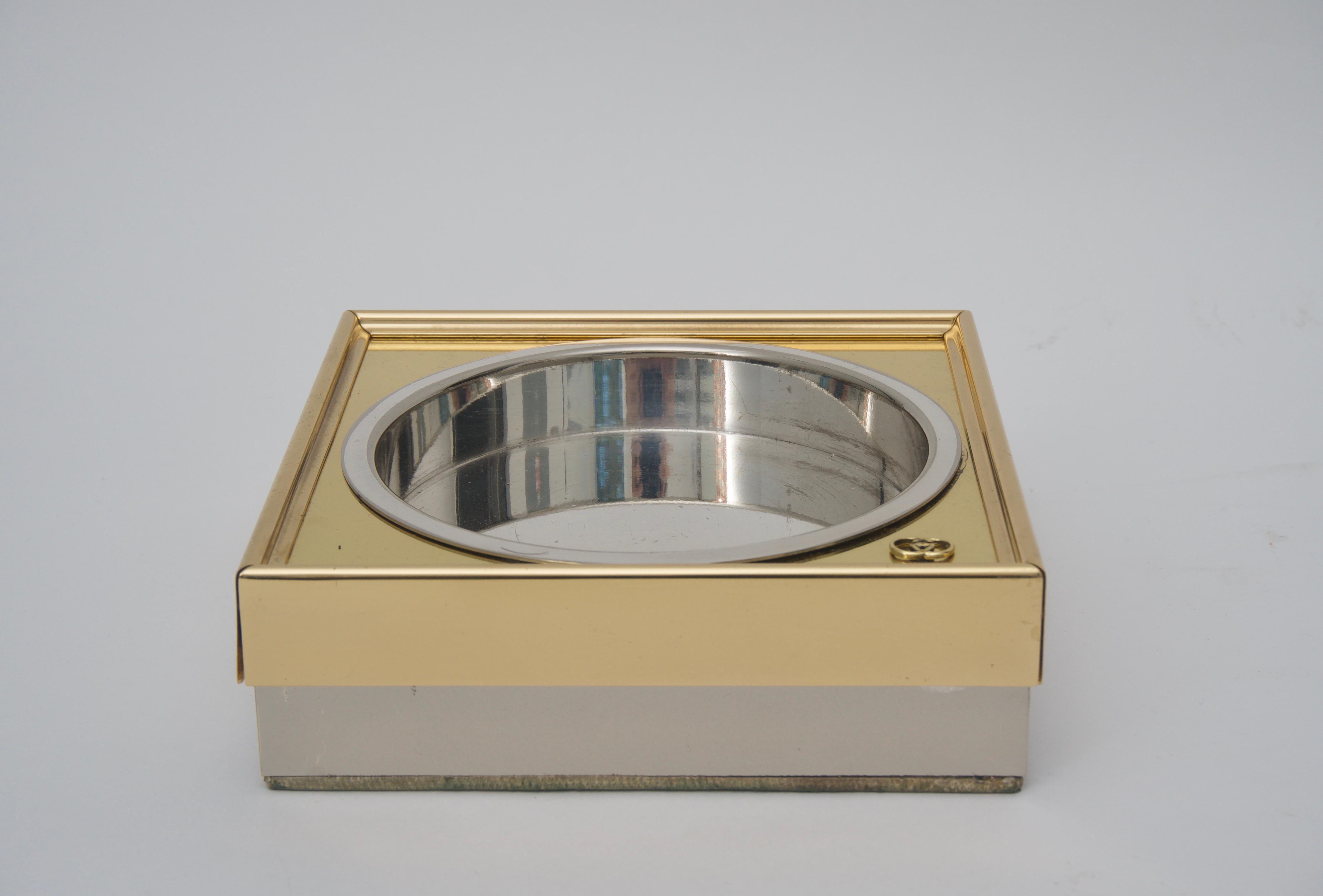 This stylish two-piece set of Gucci ash tray and lighter date to the 1970s and have been professionally polished and lacquered.

The lighter could be used separately from the set and the tray could be used for your keys, jewelry, etc..

Note: