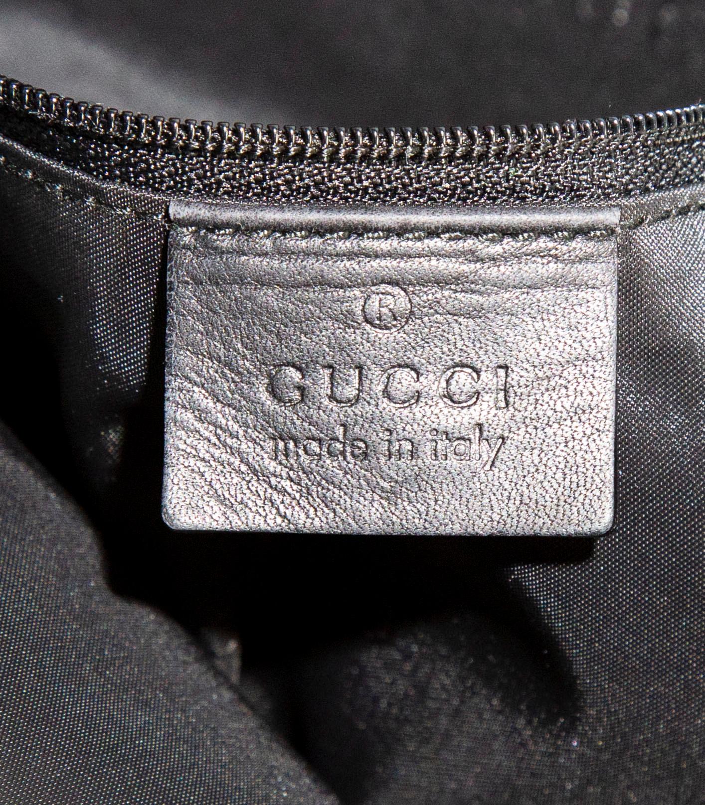 Gucci Attache Large Shoulder Bag in Black Fabric and Leather  1980s For Sale 6