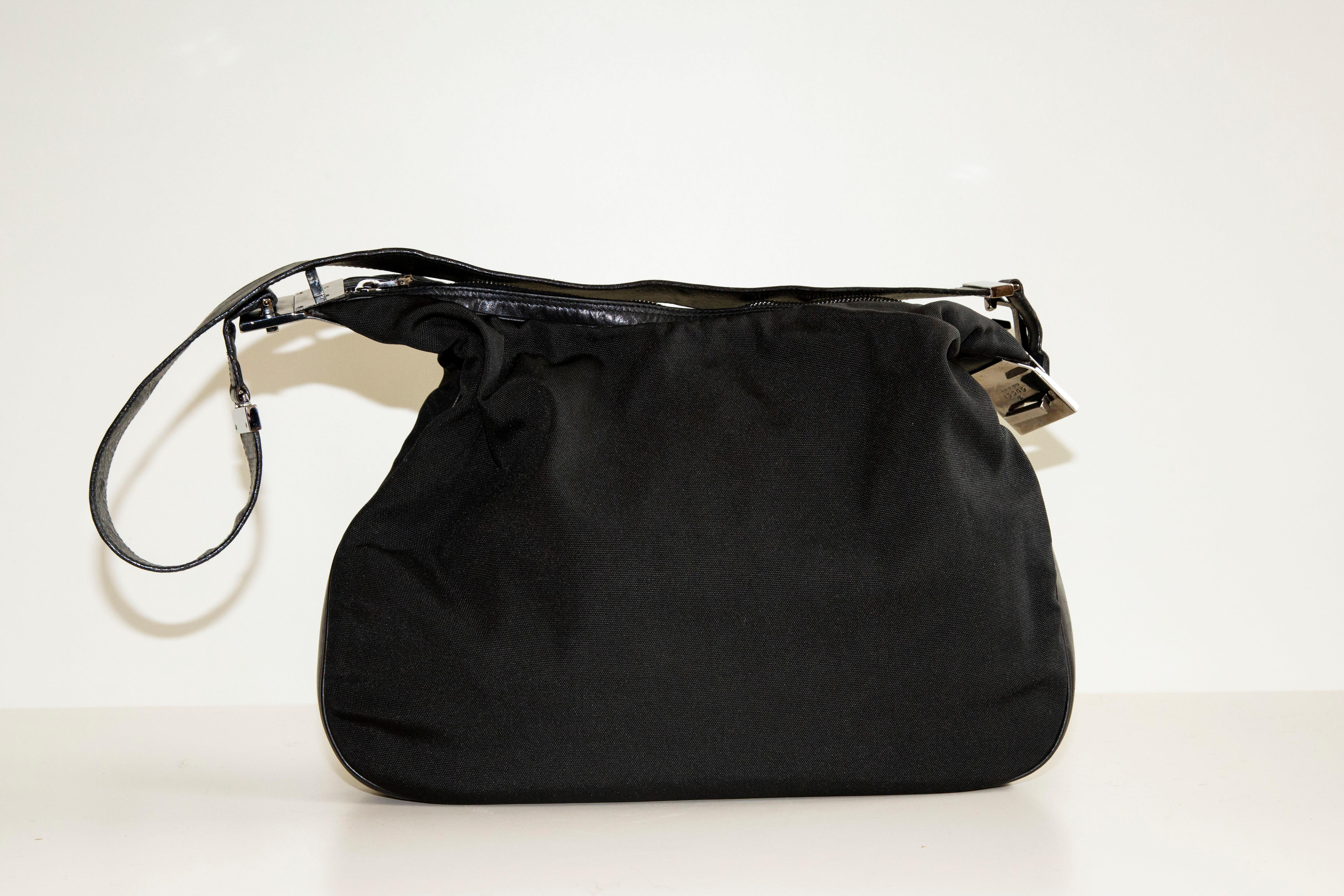 Gucci Attache Large Shoulder Bag in Black Fabric and Leather  1980s In Good Condition For Sale In Arnhem, NL