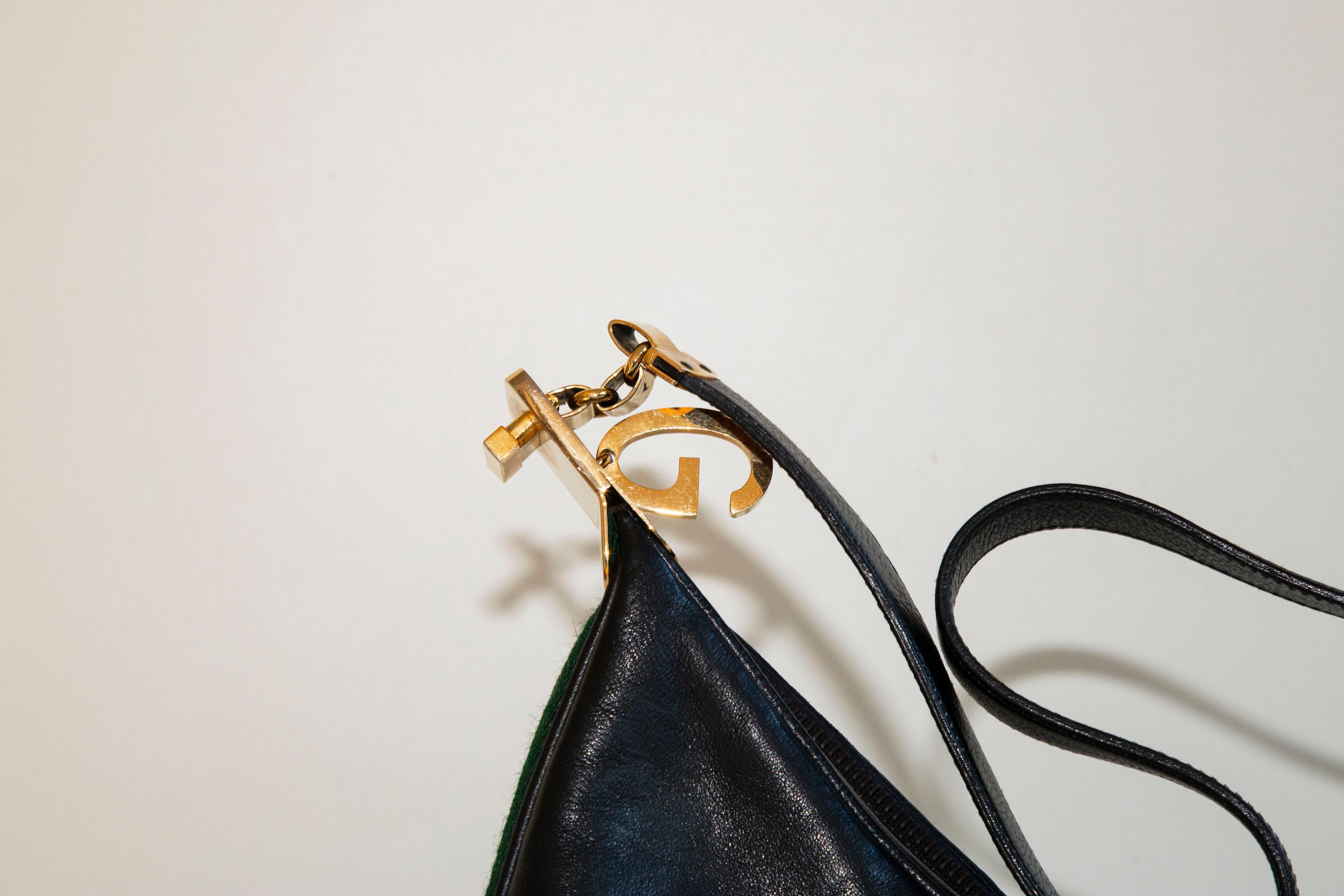 Gucci Attache Large Shoulder Bag Gucci Signature Race Strap Black Leather 1960s 2