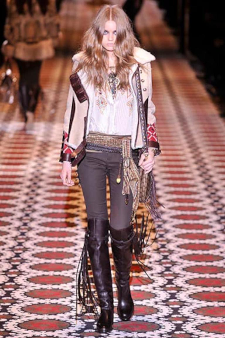 These pants were firstly showcased at the Gucci's 2008 Fall/Winter Runway in February 2008. According to Sarah Mower, who reviewed the event for Vogue, “if you had to brainstorm the quintessential formula for Gucci-ness—the sexy, show-offy core of