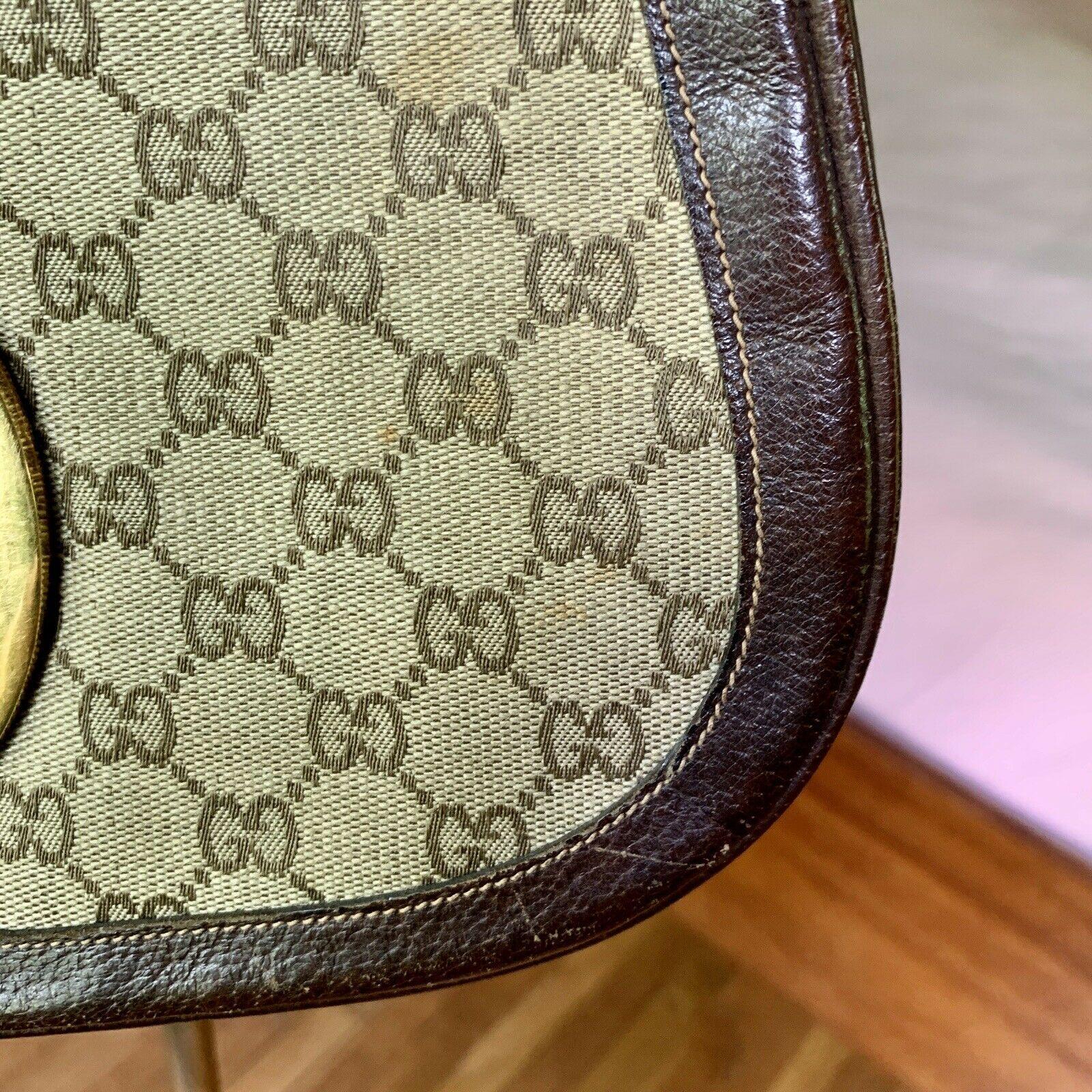 GUCCI Authentic RARE Leather GG Logo VINTAGE 1970s Handbag Purse Crossbody ITALY In Good Condition For Sale In Asheville, NC