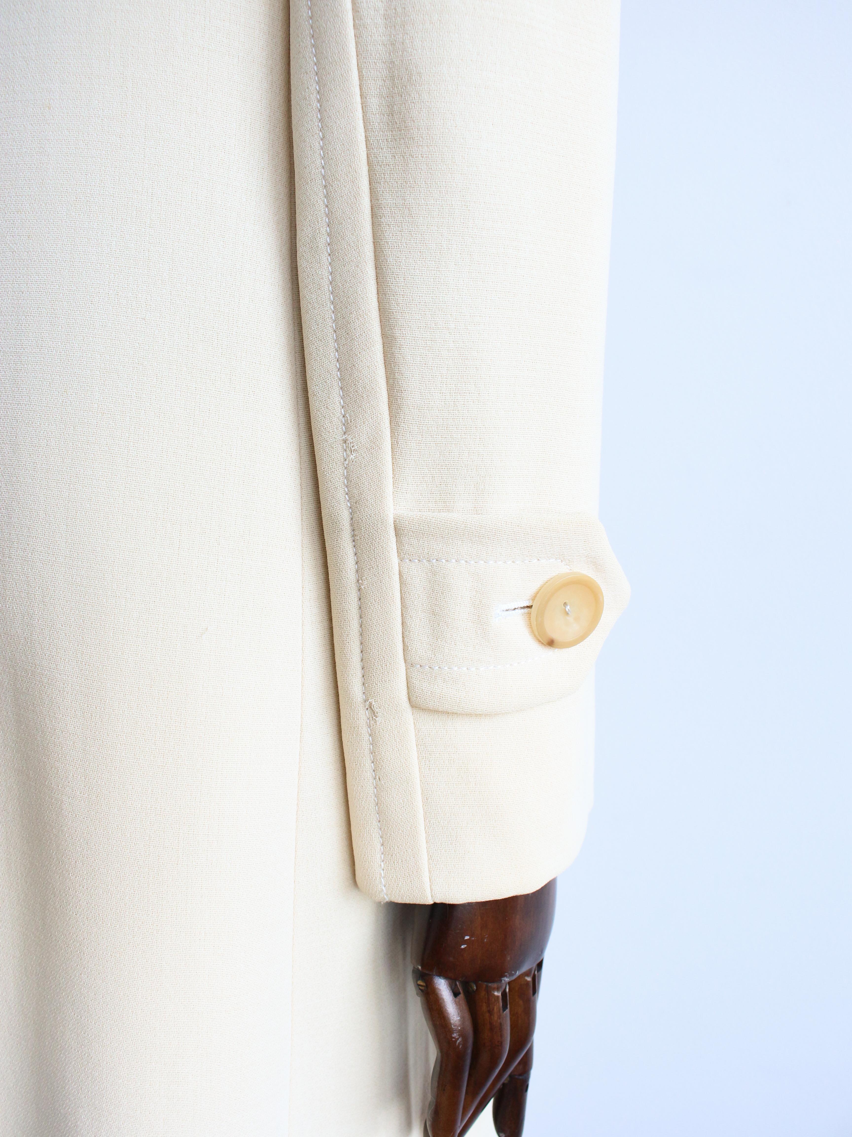 Gucci Autunno/Inverno 1996 by Tom Ford Campaigner Cappotto con colletto in pelliccia di volpe color crema in vendita 6