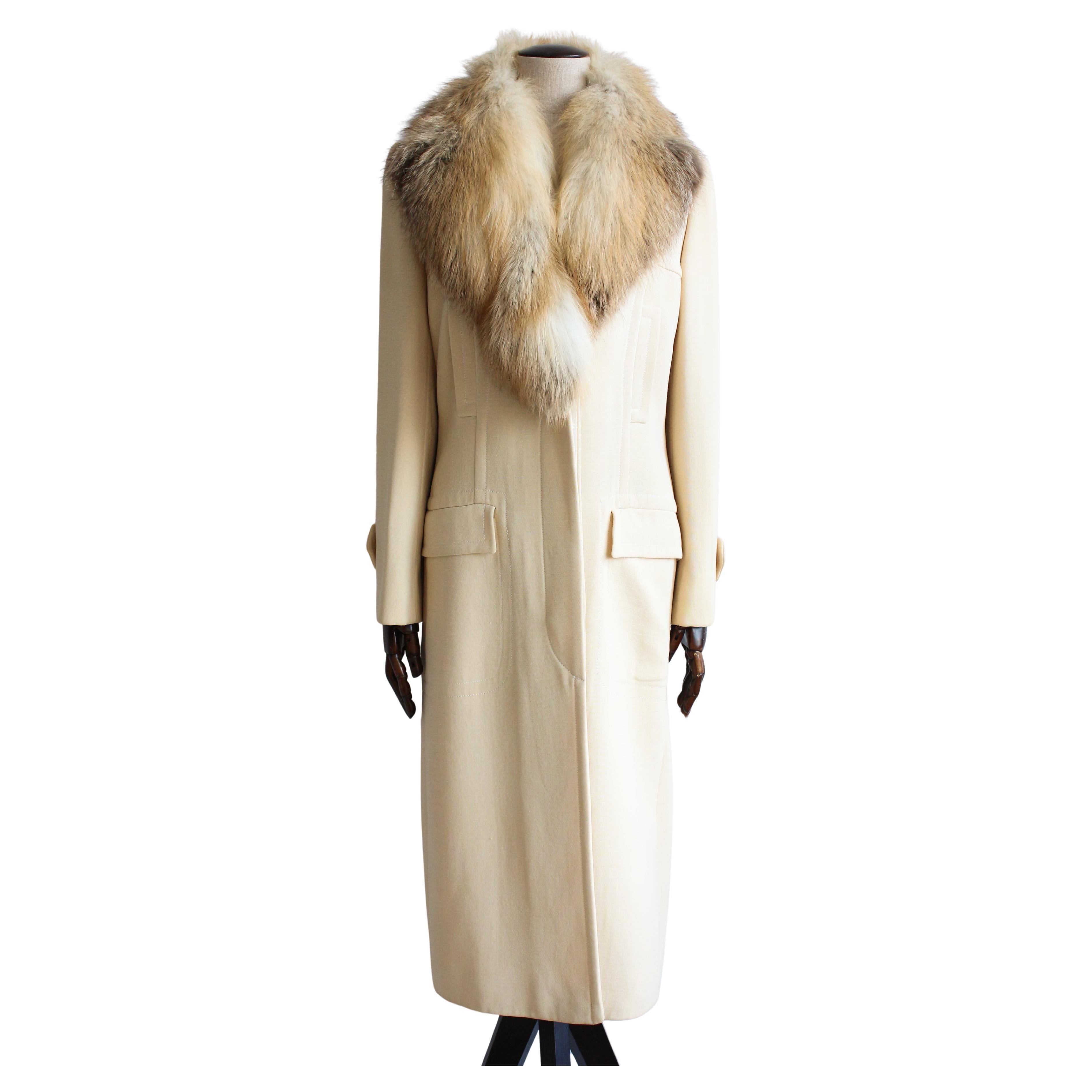 Gucci Autunno/Inverno 1996 by Tom Ford Campaigner Cappotto con colletto in pelliccia di volpe color crema in vendita