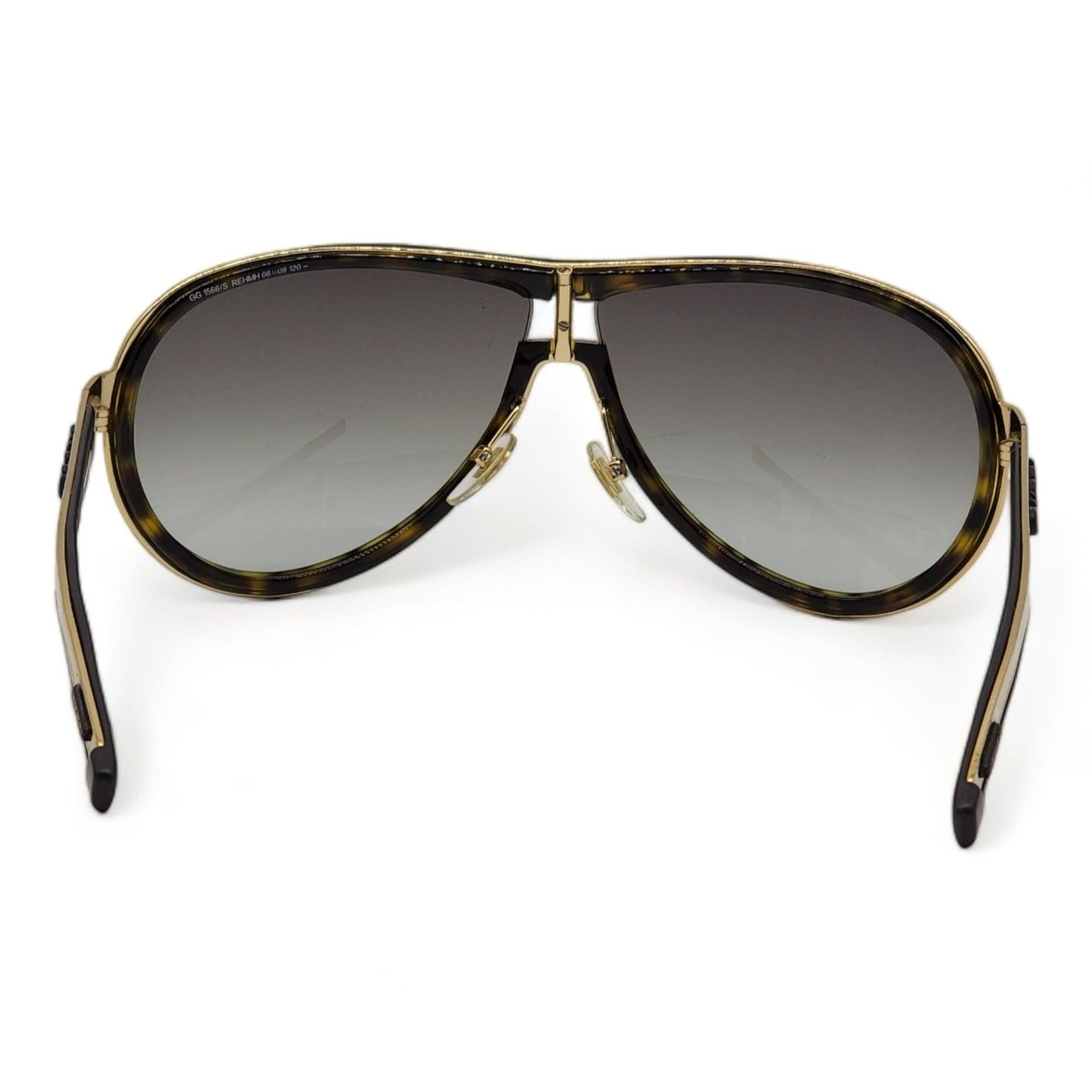Striking Gucci aviators with logo on both sides.

Additional information:
Style: GG1566S
Color: Gold
Country: Italy
Dimension: 66mm (lens width) 9 (bridge) 120mm (arm length)
Condition: Excellent, Used, with scratches on lens.