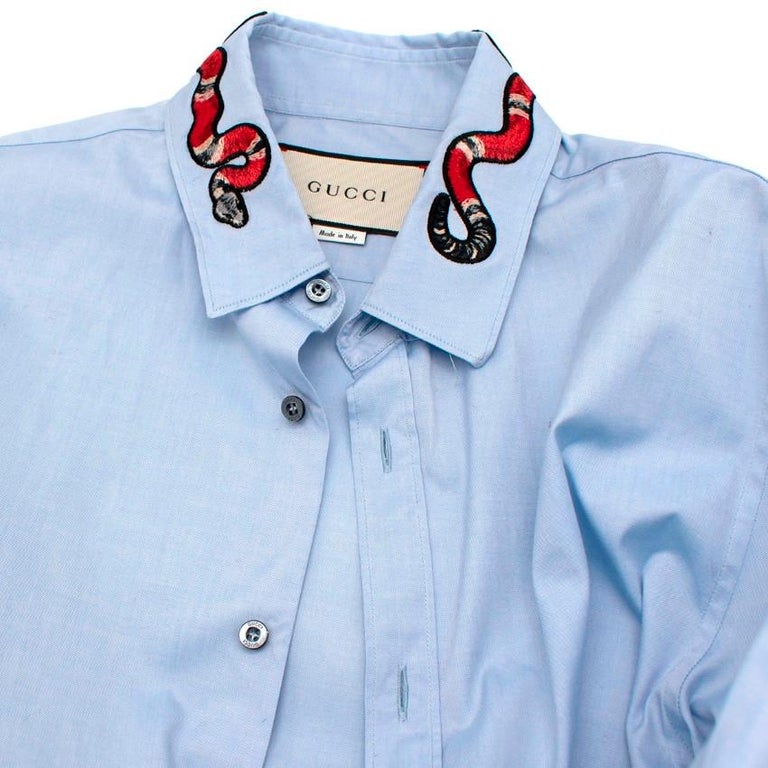 diapositiva atención Favor Gucci Baby Blue Cotton Poplin Snake Embroidered Collar Shirt For Sale at  1stDibs