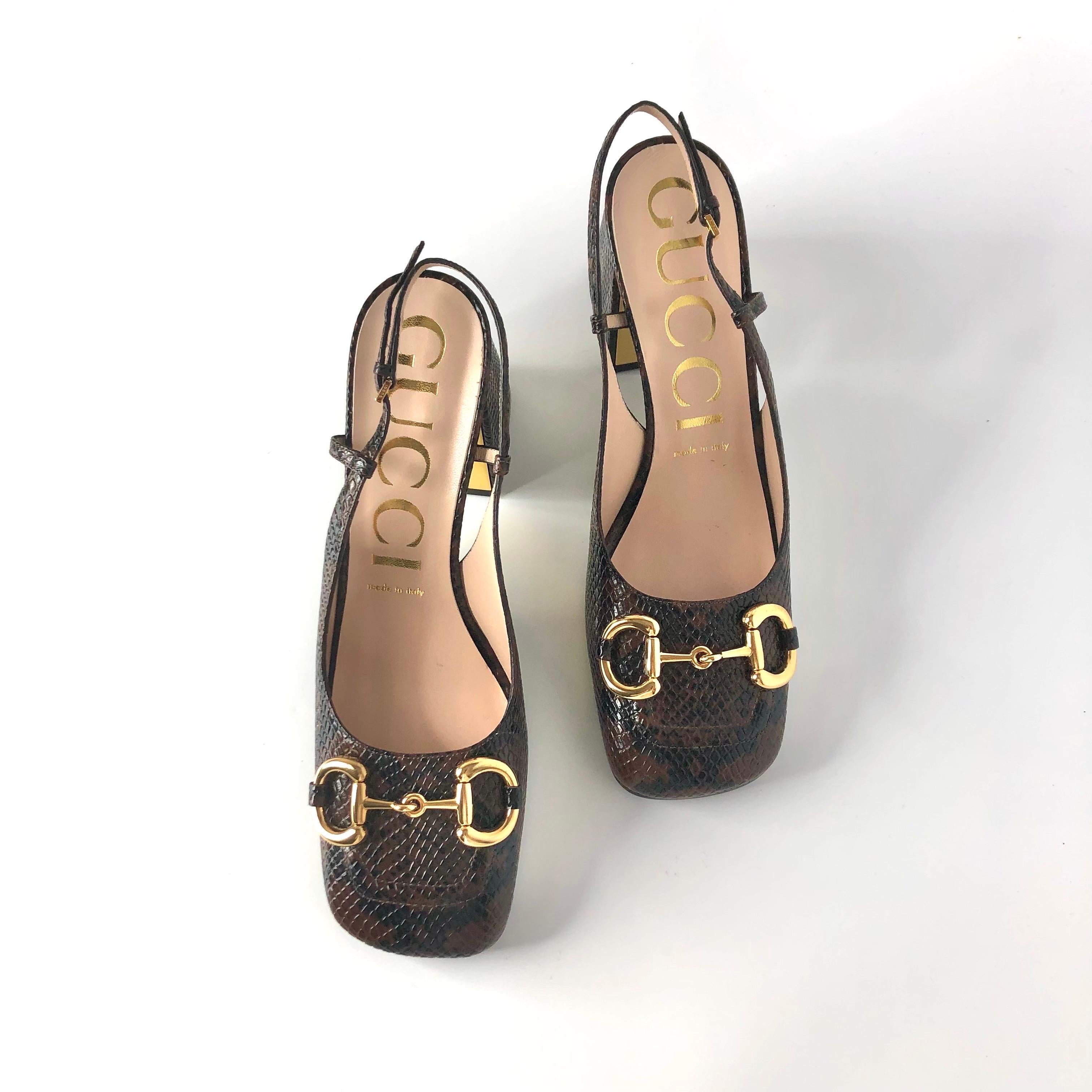 Décolleté con plateau Gucci Baby Bit
Come nuovo, senza scatola originale
Colore Multi
Taglia 39EU
Tomaia in pelle
Ferramenta con finitura oro Horsebit
Stampa serpente e goffratura 
Suola con plateau rivestito
Punta quadrata
Tacco a blocco

casual,