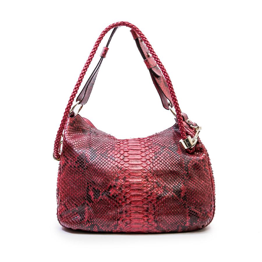 Gucci bag in red python. Gold jewelry. The interior is red lamb leather with multiple pockets, one with a zipper. Worn on the shoulder or crossbody with a removable shoulder strap.
Made in Italy.
Serial number: 232931 ... 