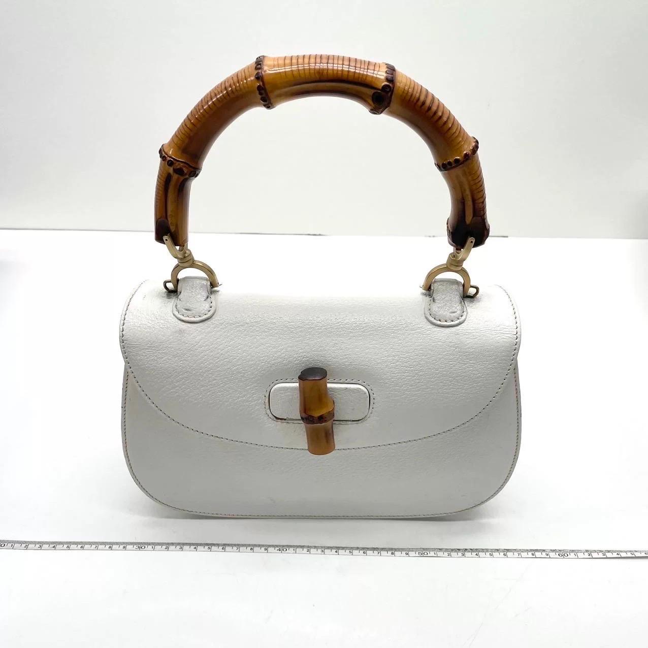 Gucci Bamboo 1947 Medium Vintage White Grained Leather With Strap For Sale