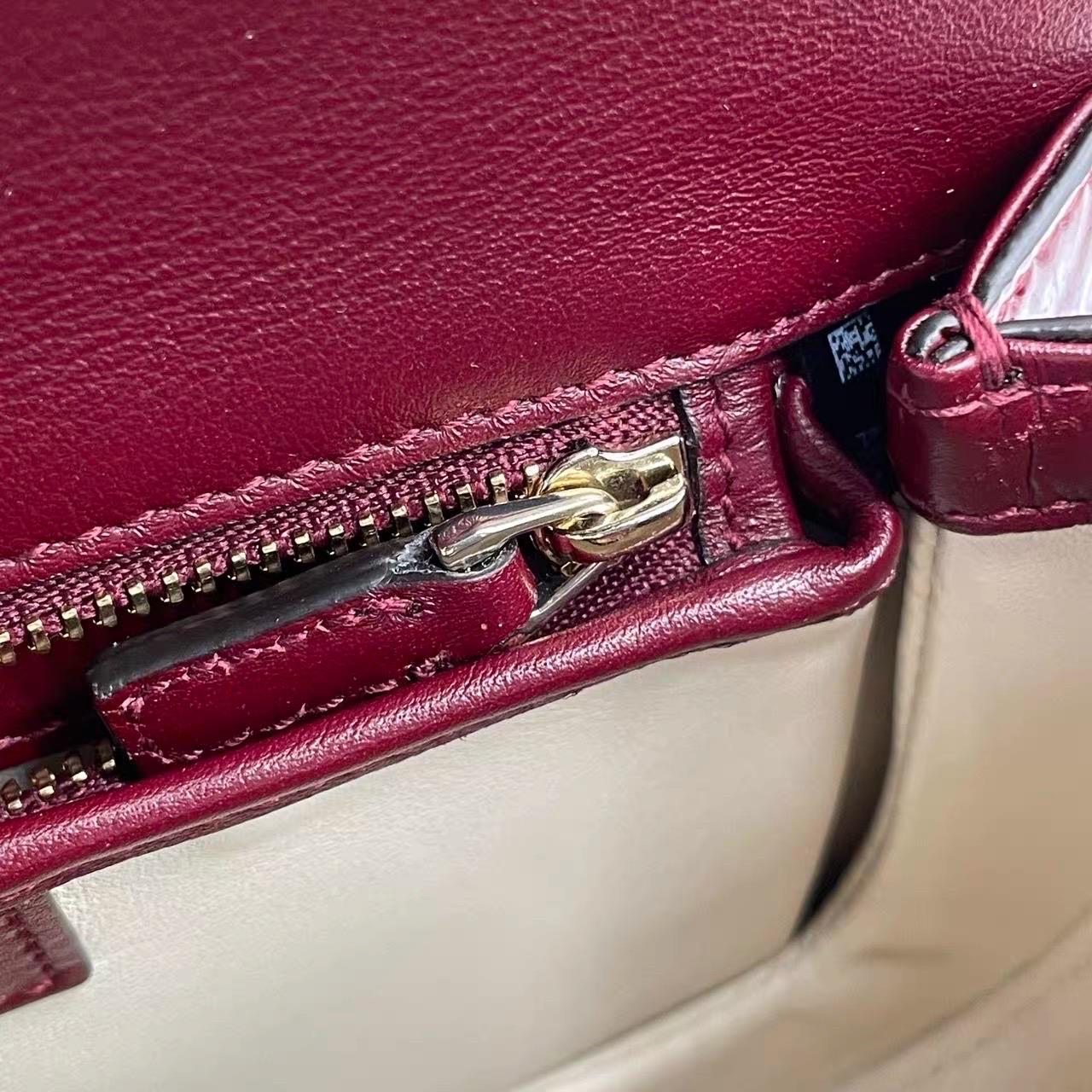 Gucci Bamboo 1947 Small Ancora Red Burgundy Patent Leather Top Handle Bag en vente 13
