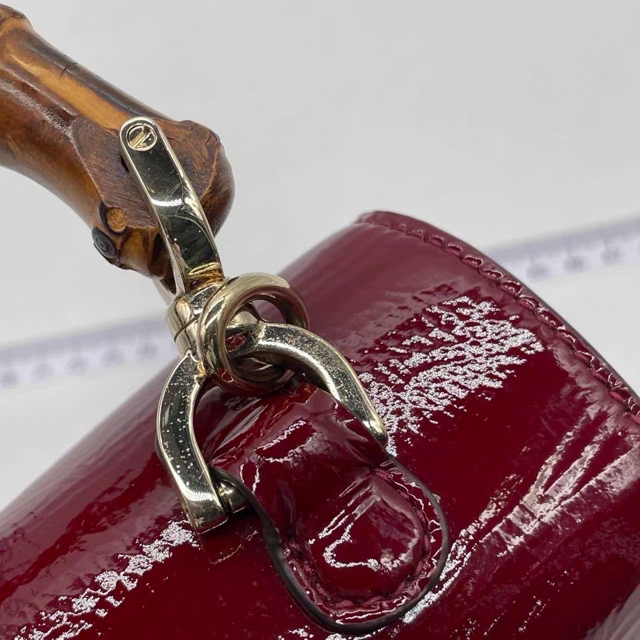 Gucci Bamboo 1947 Small Ancora Red Burgundy Patent Leather Top Handle Bag en vente 15