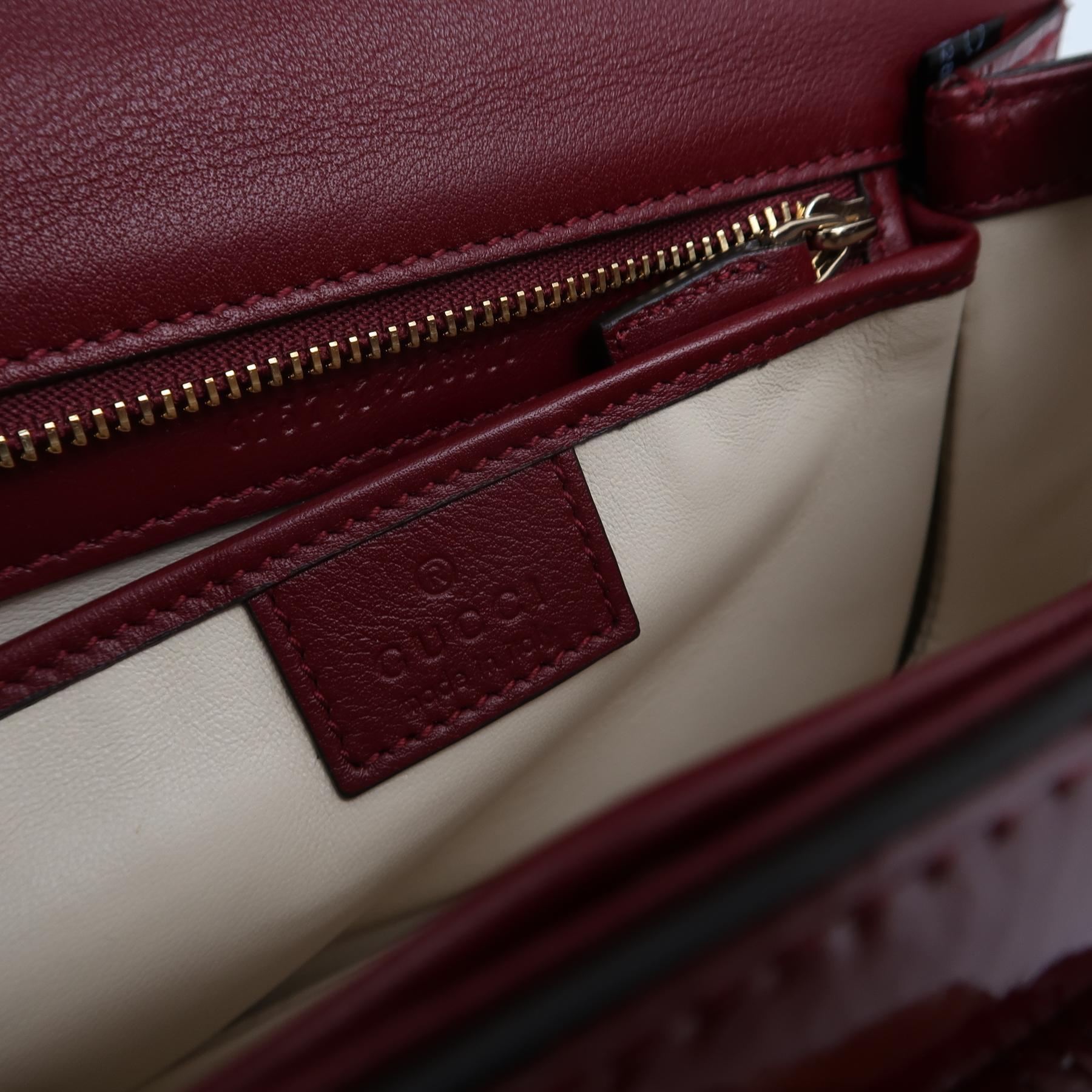 Gucci Bamboo 1947 Small Ancora Red Burgundy Patent Leather Top Handle Bag en vente 3