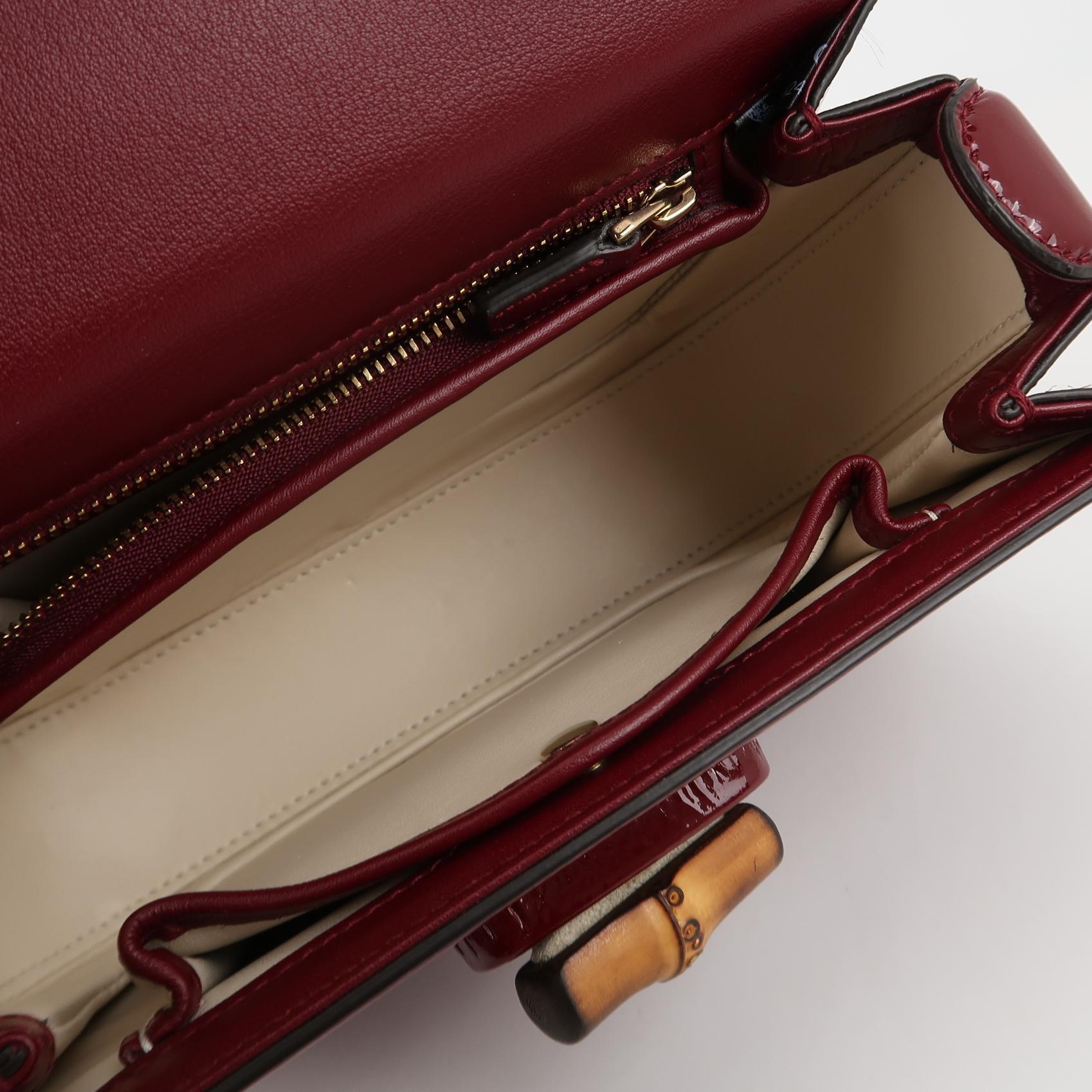 Gucci Bamboo 1947 Small Ancora Red Burgundy Patent Leather Top Handle Bag en vente 4