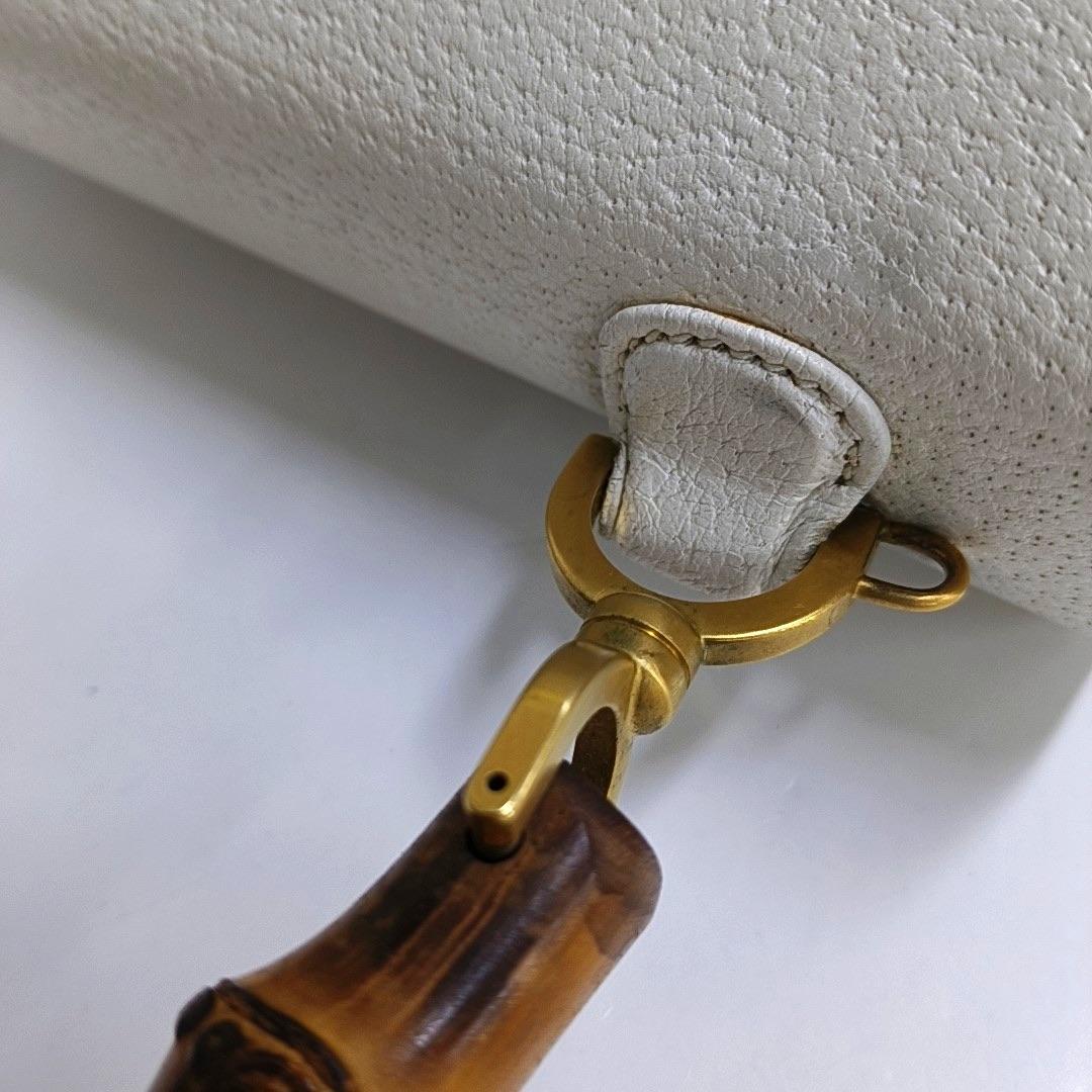 Gucci Bamboo 1947 Top Handle Bag Weißes genarbtes Leder Medium im Angebot 7