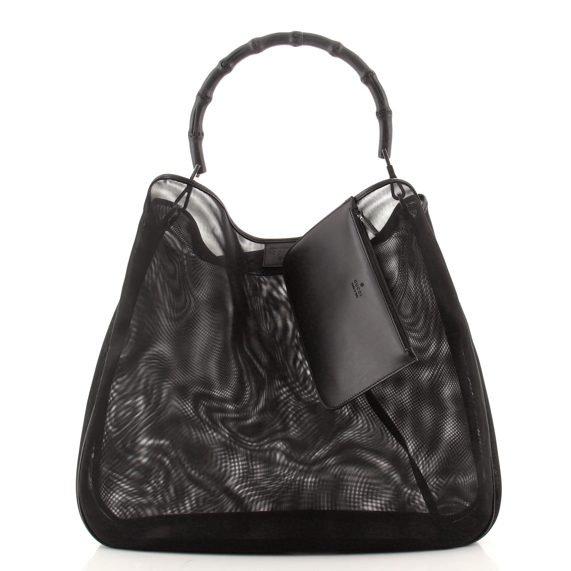 Condizioni: Molto buono. Usura, graffi e pieghe sulle finiture in pelle, sulla pochette e sulla base interna, usura, perdita di lucentezza e graffi sul manico, graffi e appannamento sulla minuteria.
Accessori: Pochette
Misure: Altezza 15