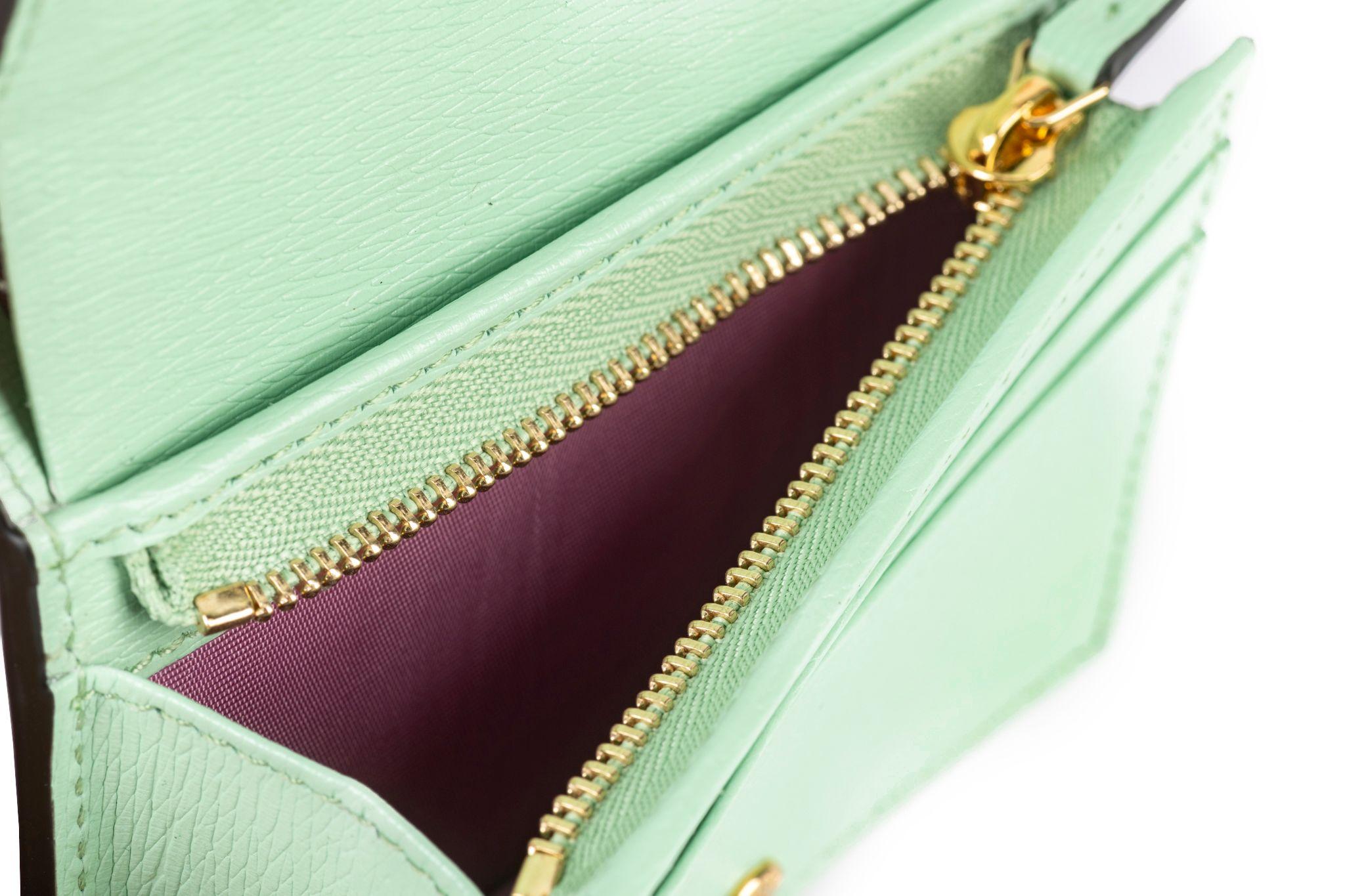 Portefeuille Gucci Bananya Sakuramochi Neuf - En vente à West Hollywood, CA