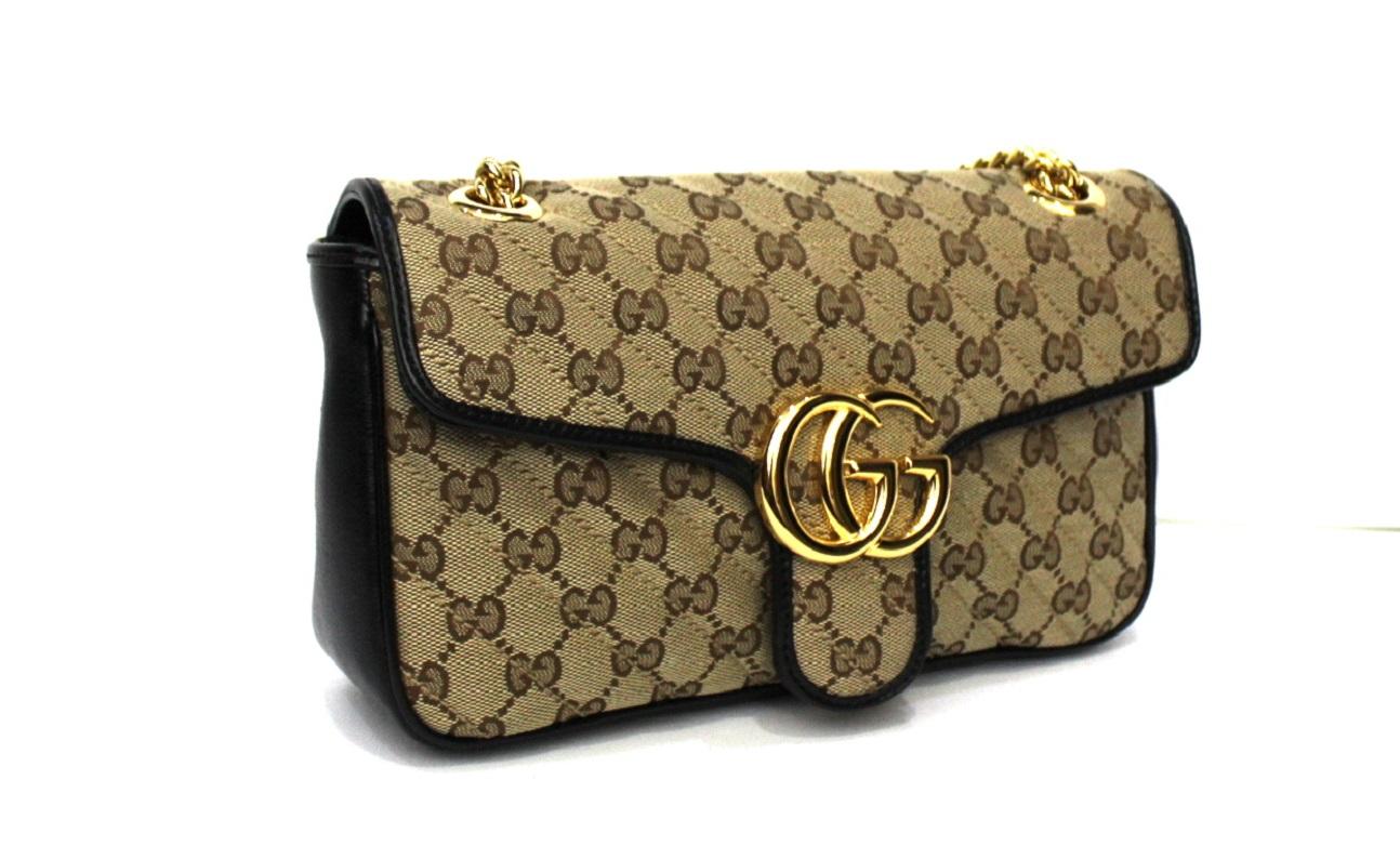 Fantastic Gucci Marmont 26cm bag made of beige GG canvas with black leather details and golden hardware. Closure with slider, internally capacious. This bag is in mint condition.