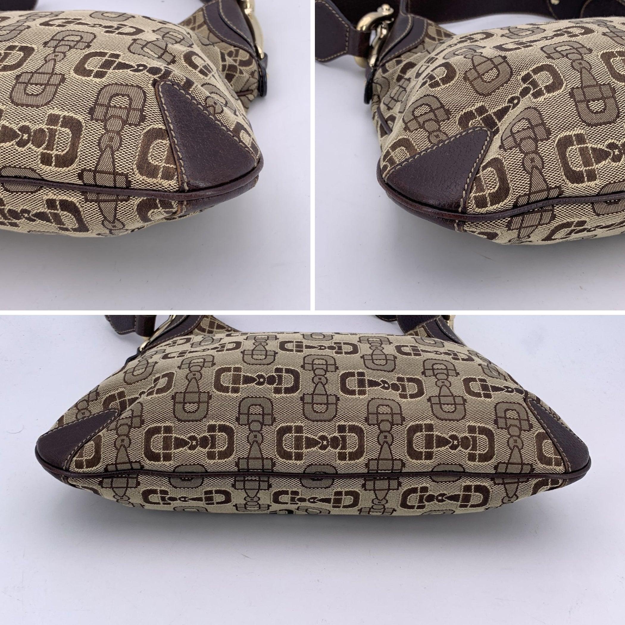 Gucci Borsa a tracolla Hobo in tela beige e marrone con stampa a forma di coniglietto in vendita 1