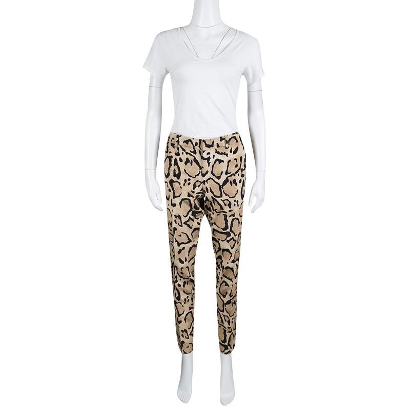 Designed with animal prints all over and tailored to give you a great fit, these trousers from Gucci will look great with high heels and flats as well. The trousers are tailored from silk and you'll look great when you wear it with a satin blouse or