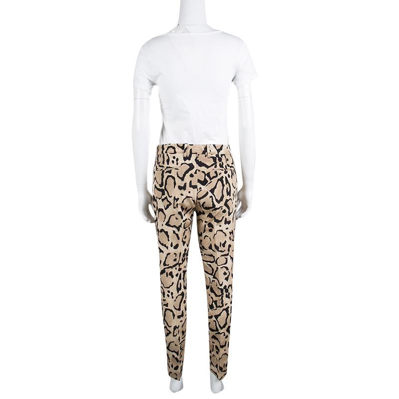 Gucci Beige Animal Printed Silk Tapered Trousers M In Excellent Condition In Dubai, Al Qouz 2