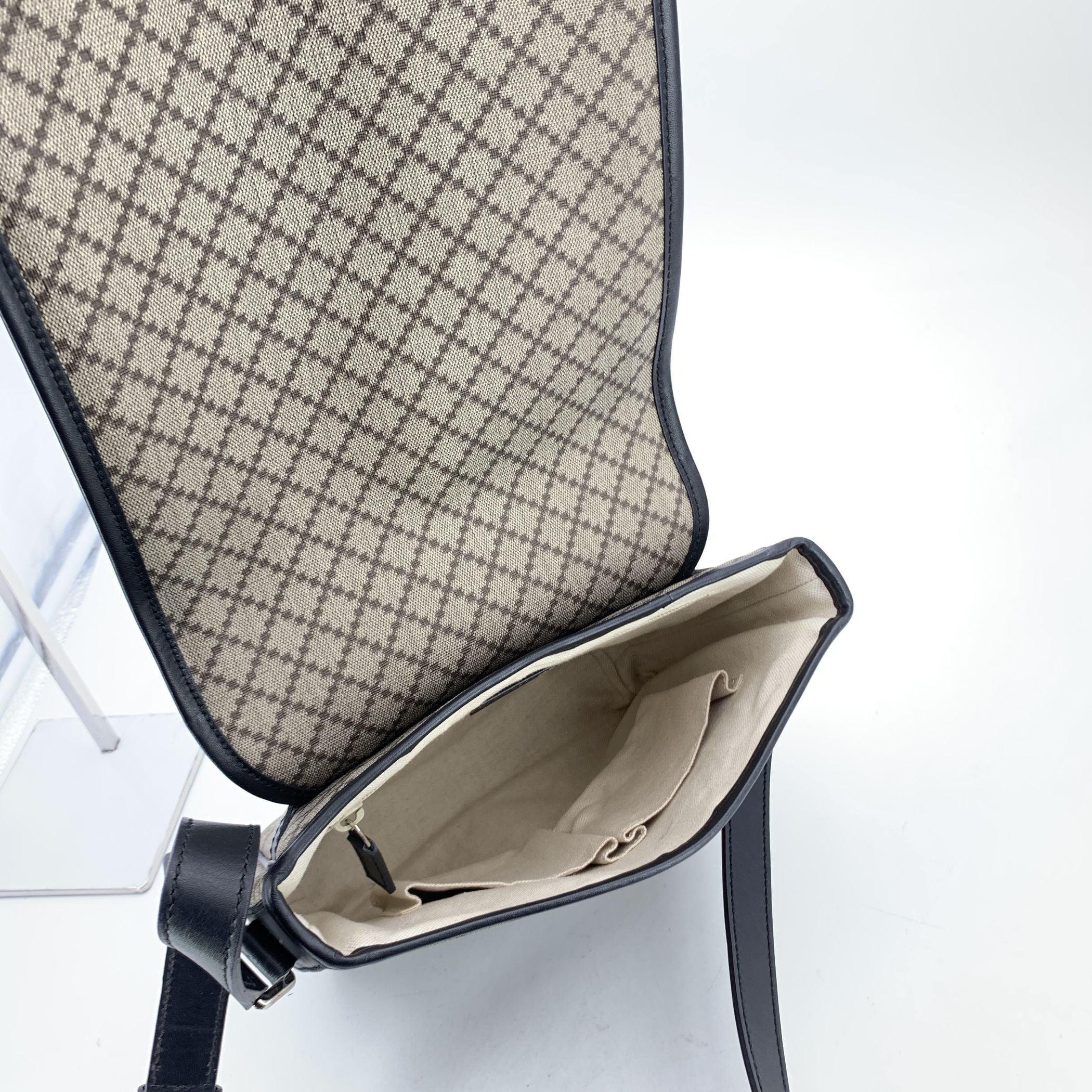 Gucci sac à bandoulière à rabat vertical en toile diamantée beige et noire Excellent état - En vente à Rome, Rome