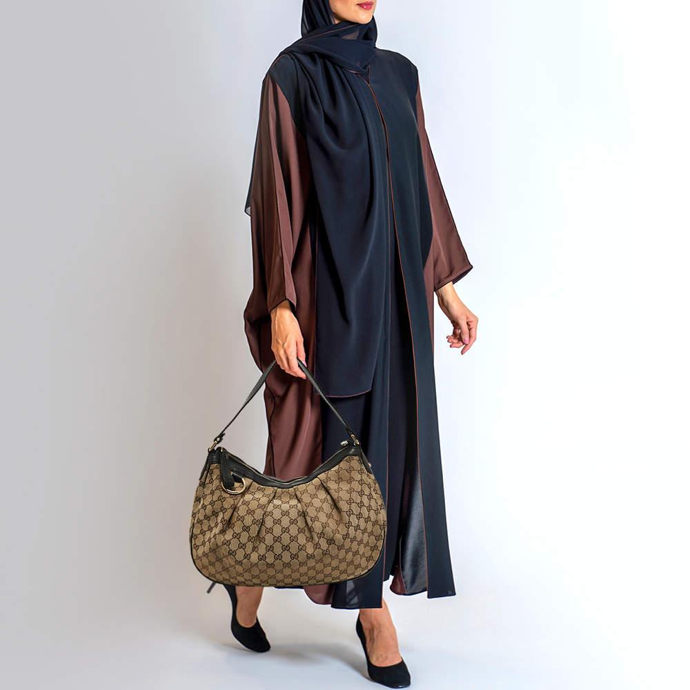 Gucci Beige/Black GG Canvas and Leather Medium Sukey Hobo In Good Condition In Dubai, Al Qouz 2
