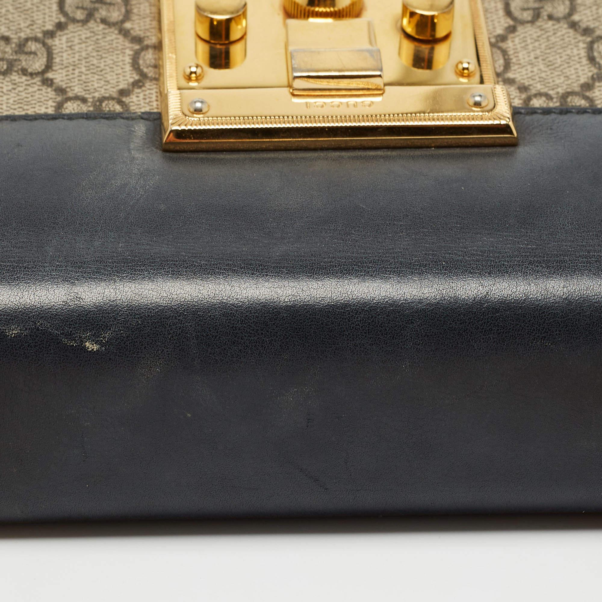 Gucci Beige/Noir Sac à bandoulière en toile et cuir GG Supreme avec petit cadenas 4