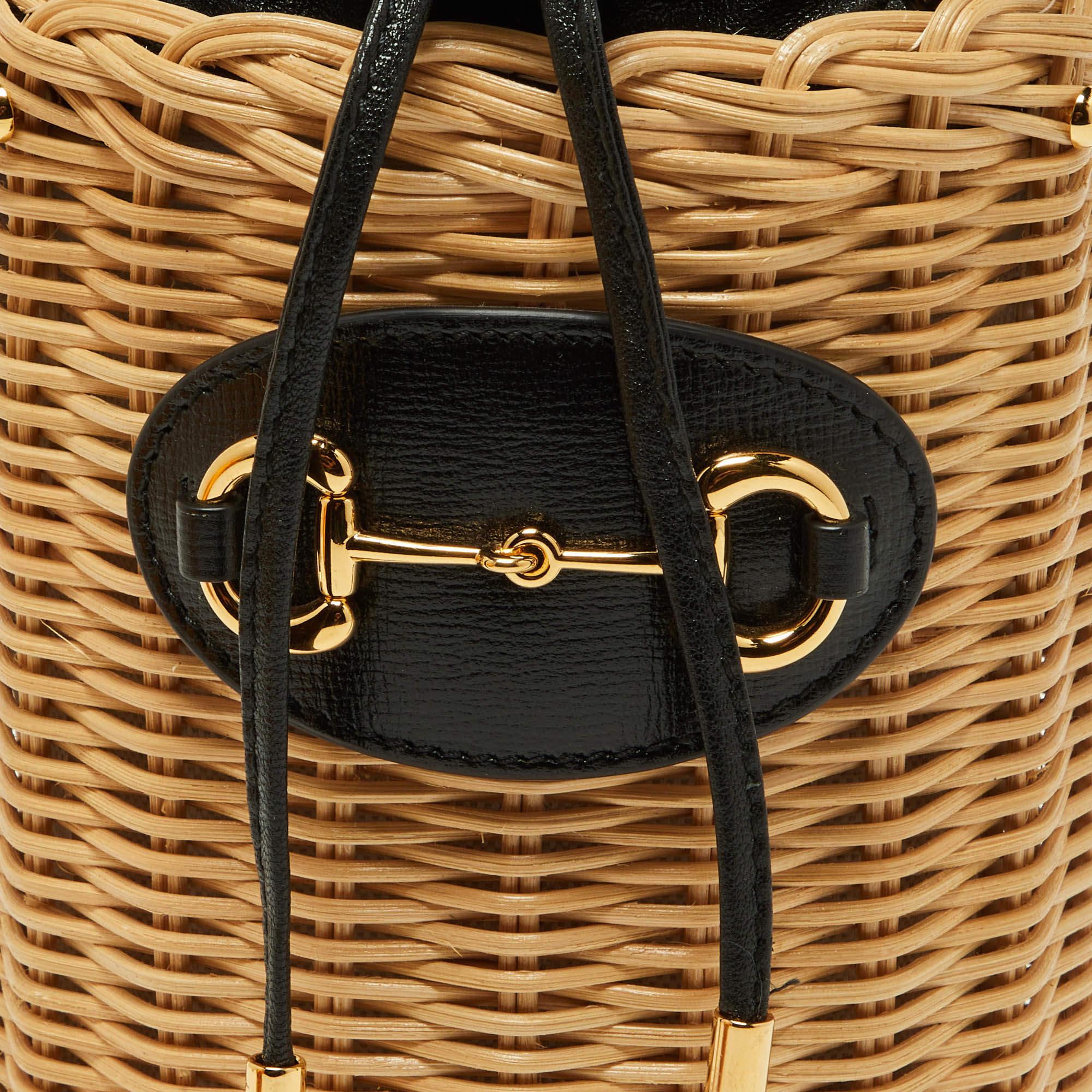 Gucci Beige/Black Wicker and Leather Horsebit 1955 Bucket Bag For Sale 3