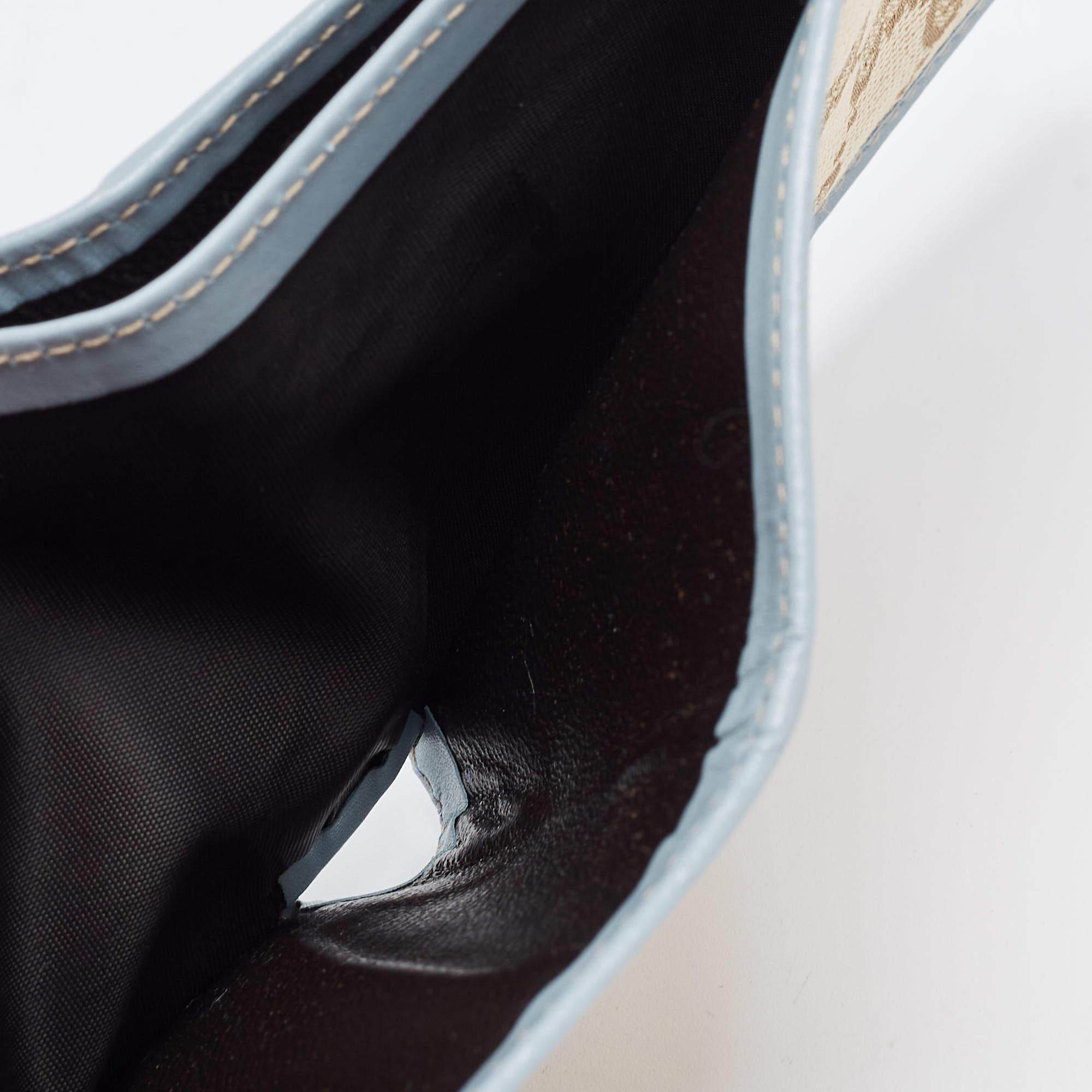 Gucci Beige/Blue GG Canvas and Leather Bifold Wallet In New Condition In Dubai, Al Qouz 2