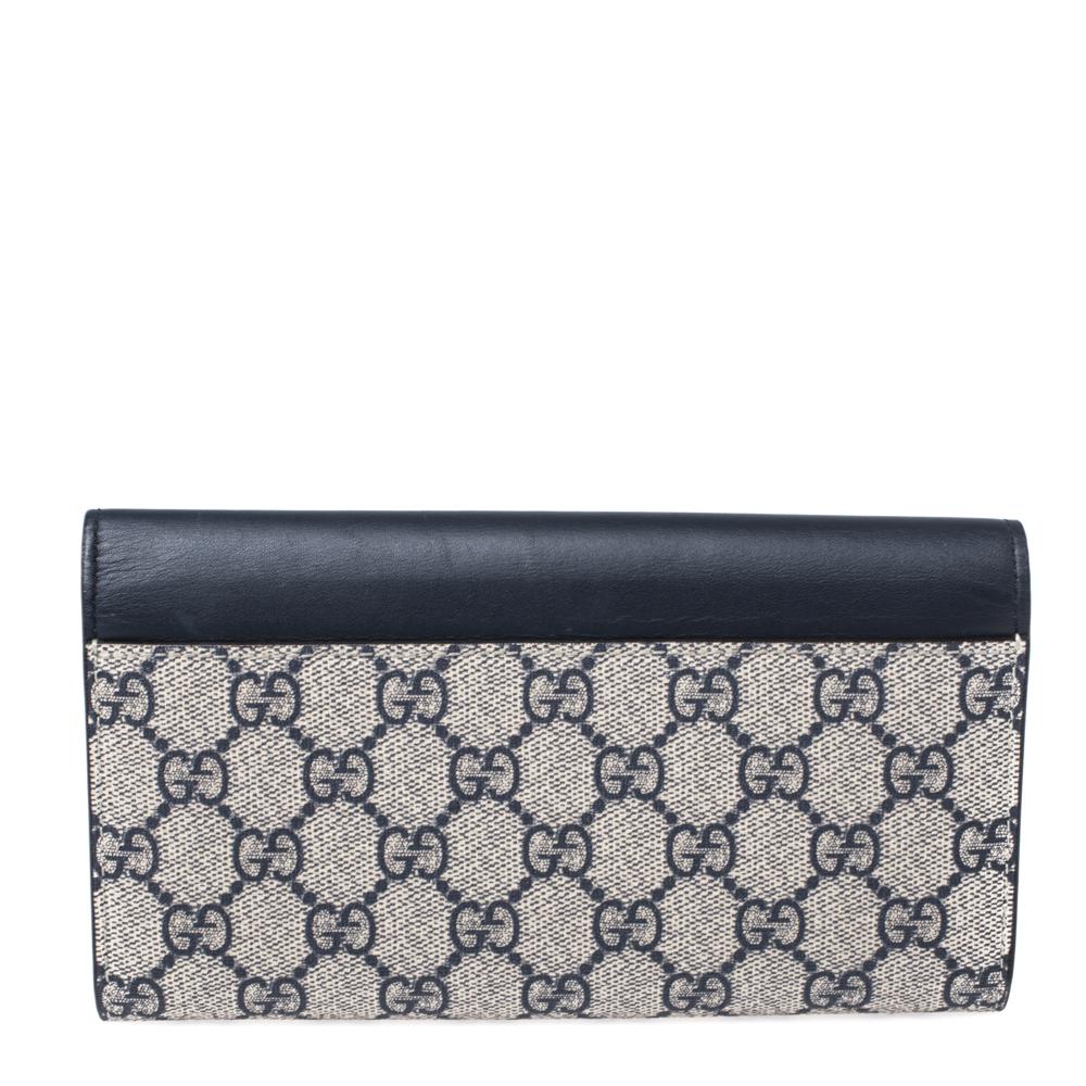 Suave and stylish, this flap wallet from Gucci effortlessly fits in your essentials. Crafted from the brand's signature GG Supreme canvas and leather, it comes in beige and blue hues. The sturdy design of this wallet imparts a sophisticated charm to